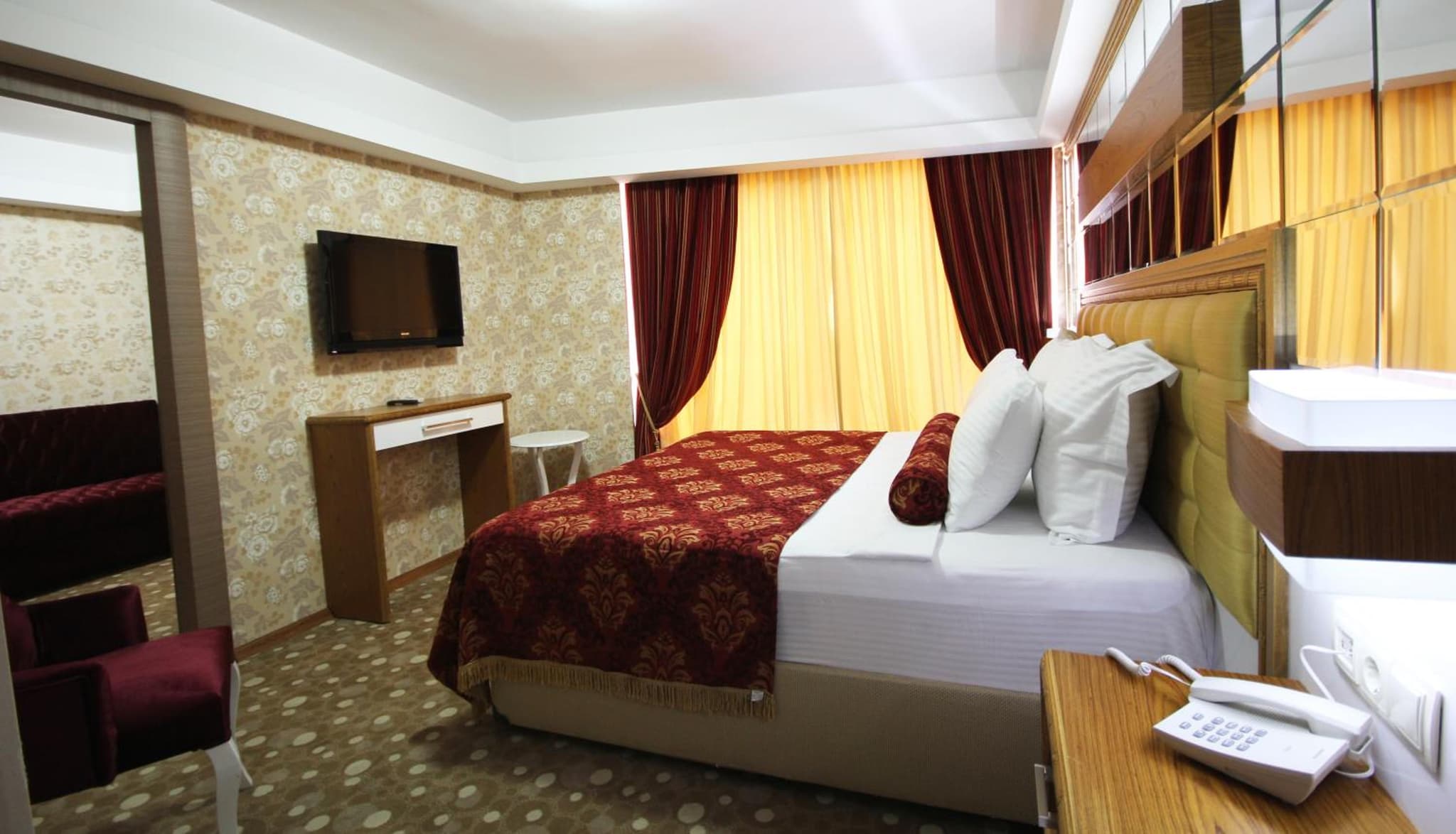 Grand Corner Boutique Hotel - Image 4