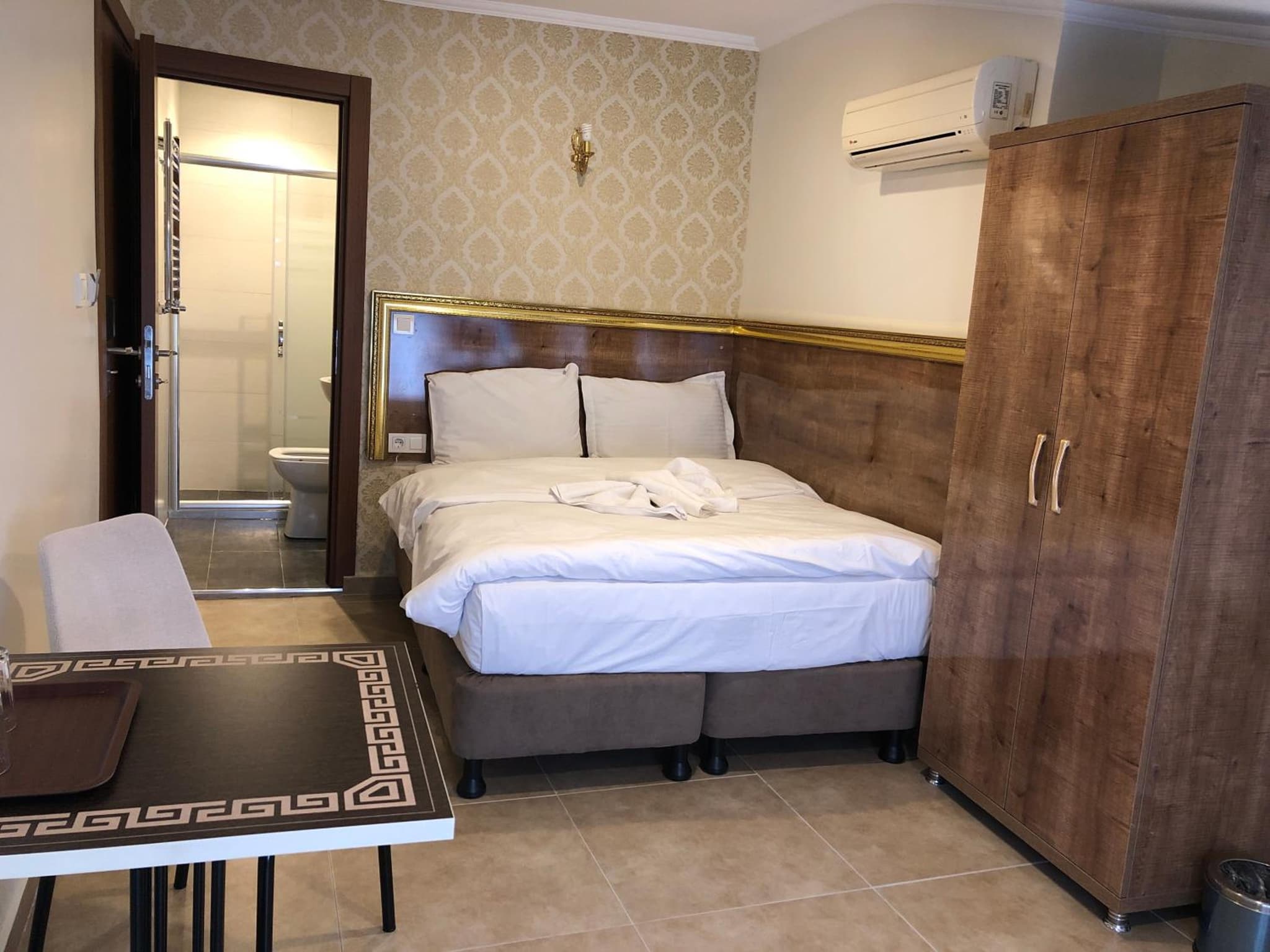 Real Life Otel - Image 2