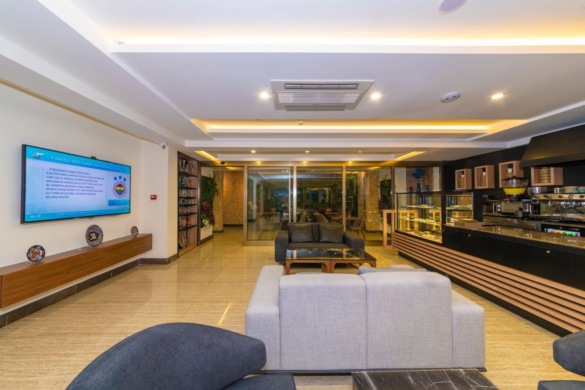 38 Otel - Image 1