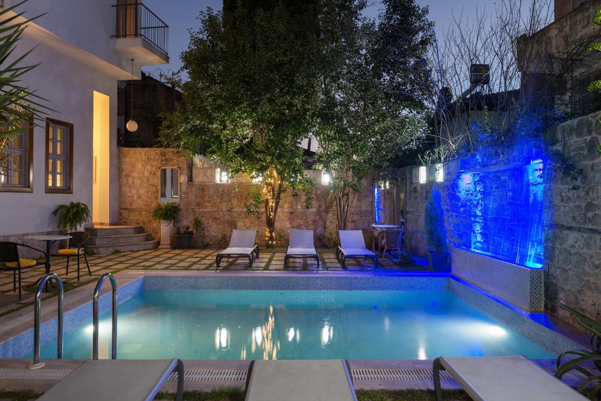 Delight Deluxe Hotel - Image 1