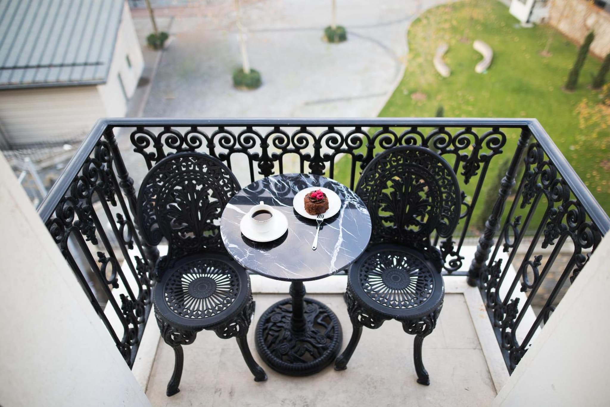 Maroon Otel Pera - Image 4