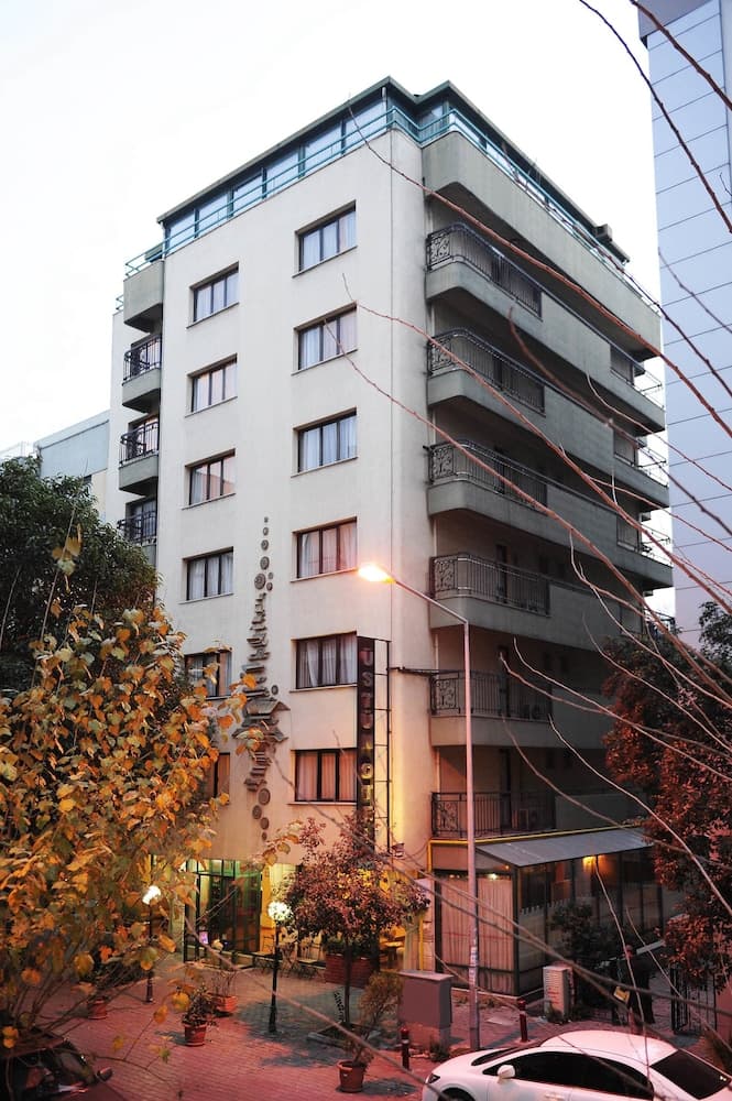 Üstün Otel Alsancak - Image 1