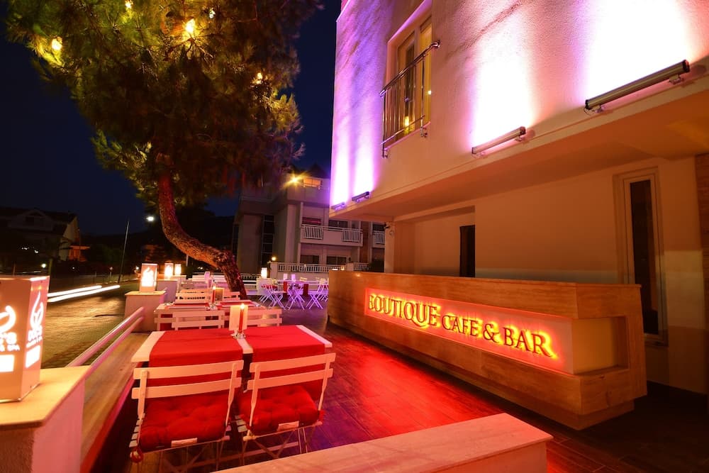 Doc's Hotel Kemer - Image 4