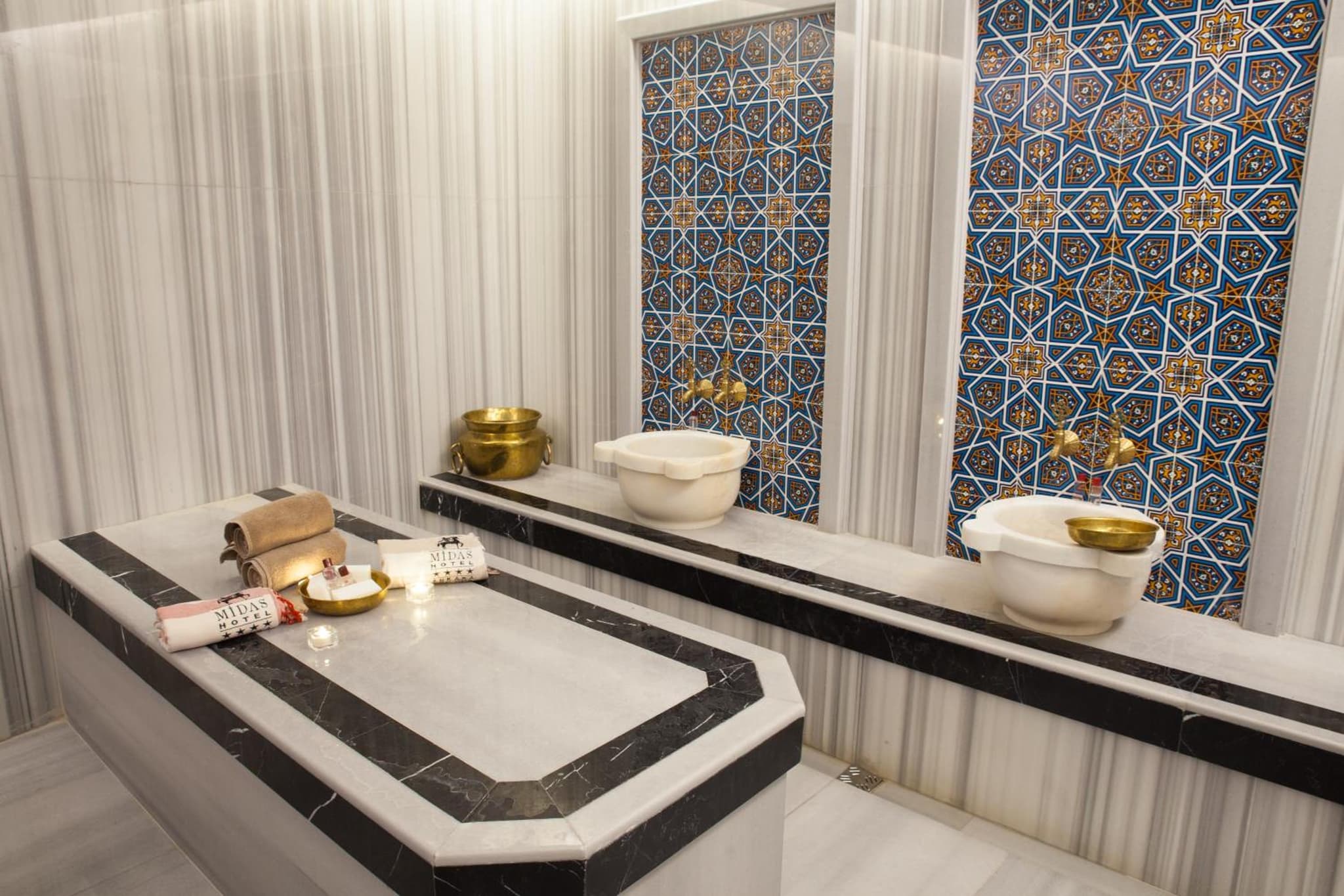 Midas Hotel - Image 1