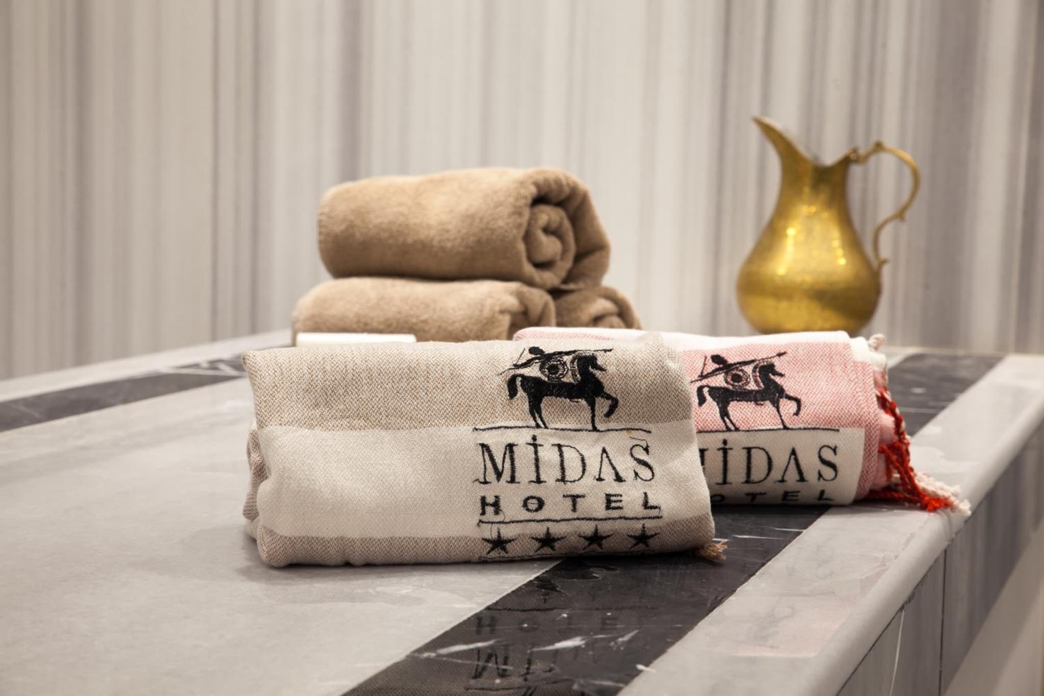 Midas Hotel - Image 2