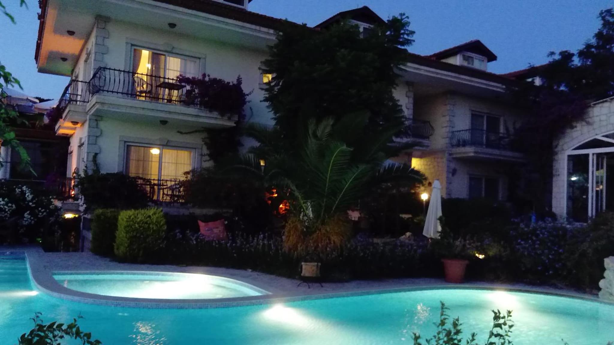 Dolina Hotel - Image 1