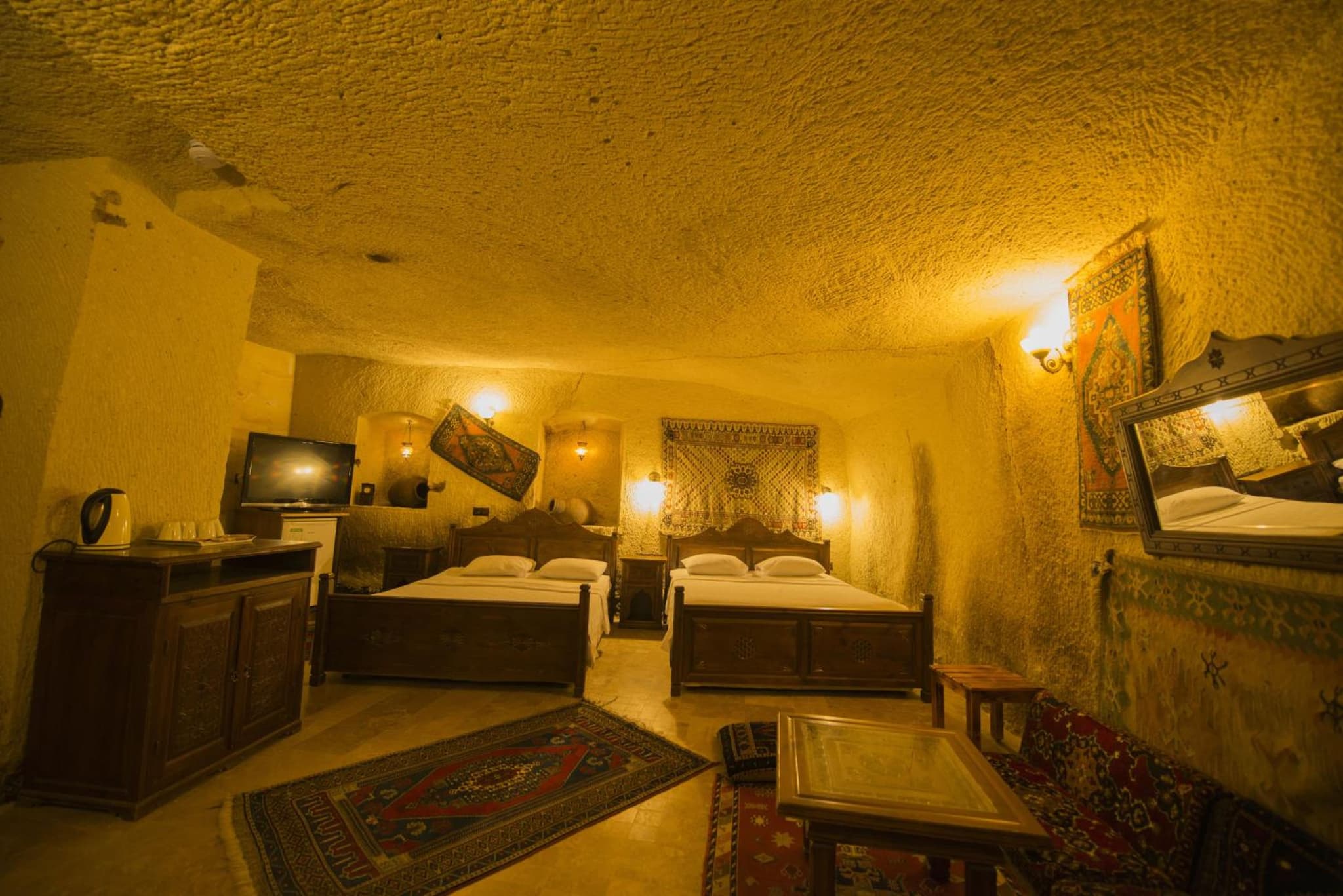 Vineyard Cave Hotel - Image 3