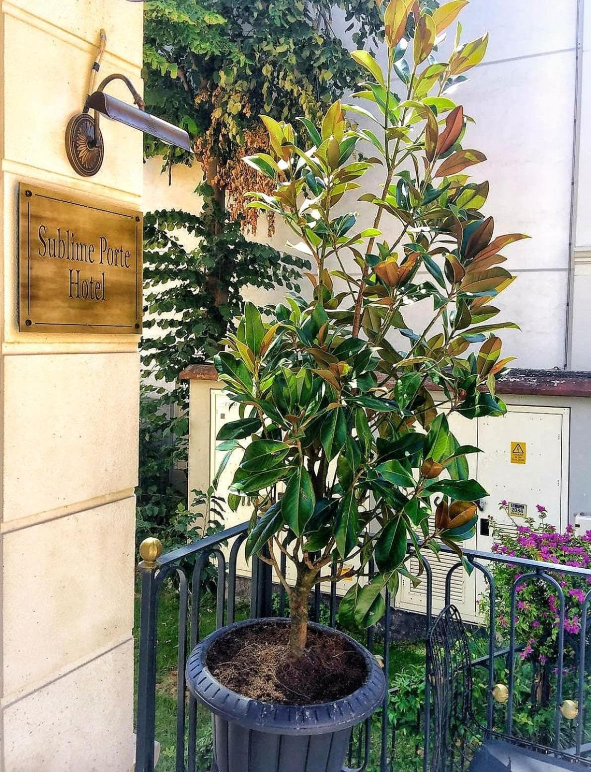 Sublime Porte Hotel - Image 1