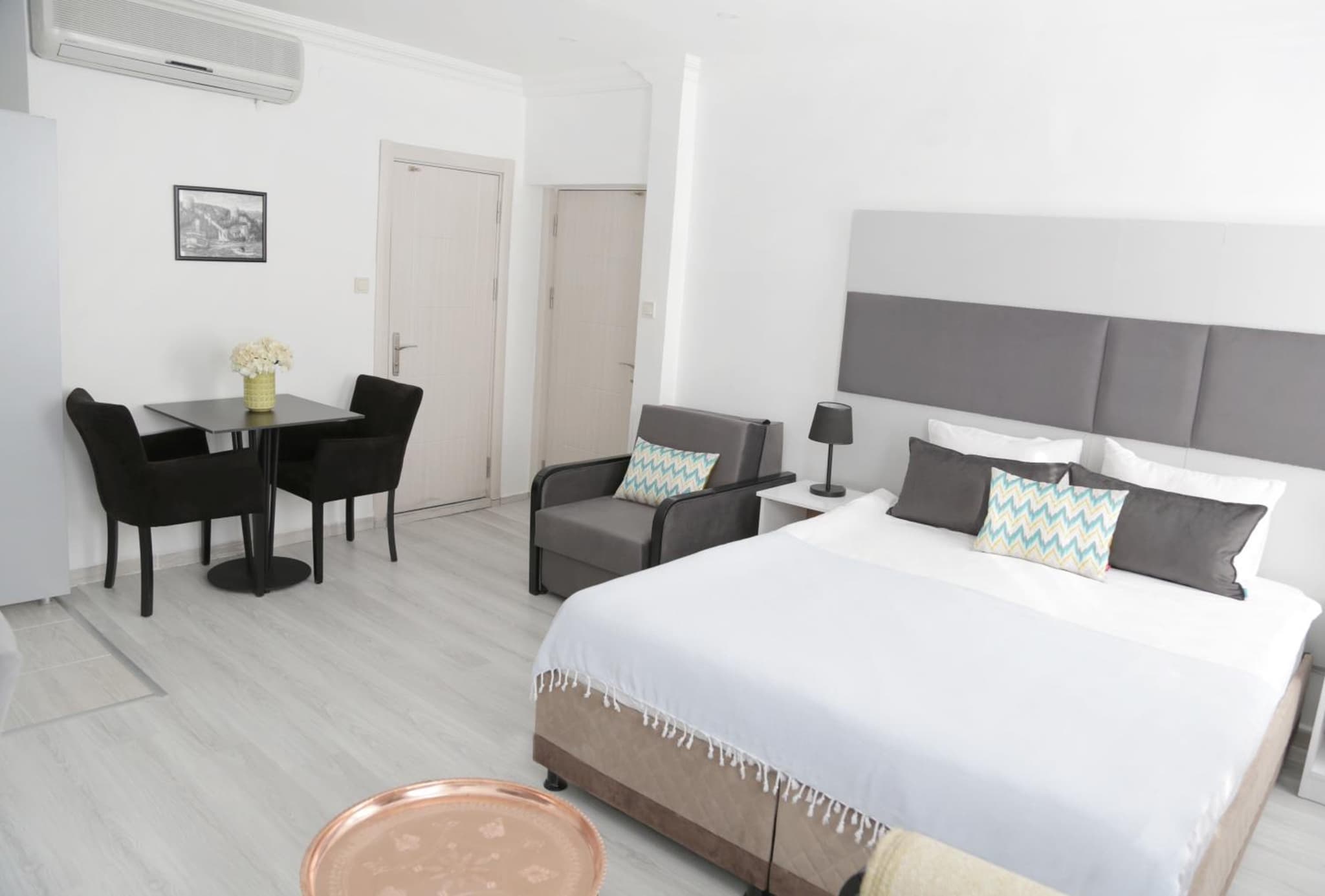 Bayer Hotel - Image 2