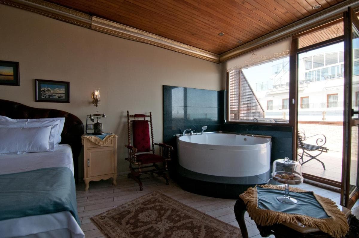 Blue Tuana Suite - Image 1