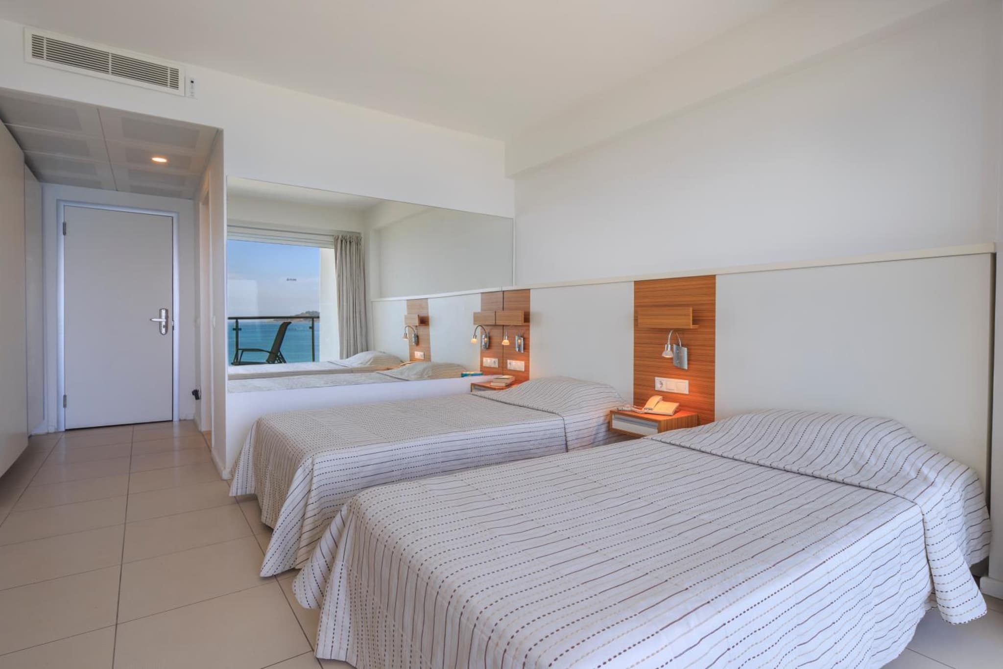 Delta Otel - Image 1