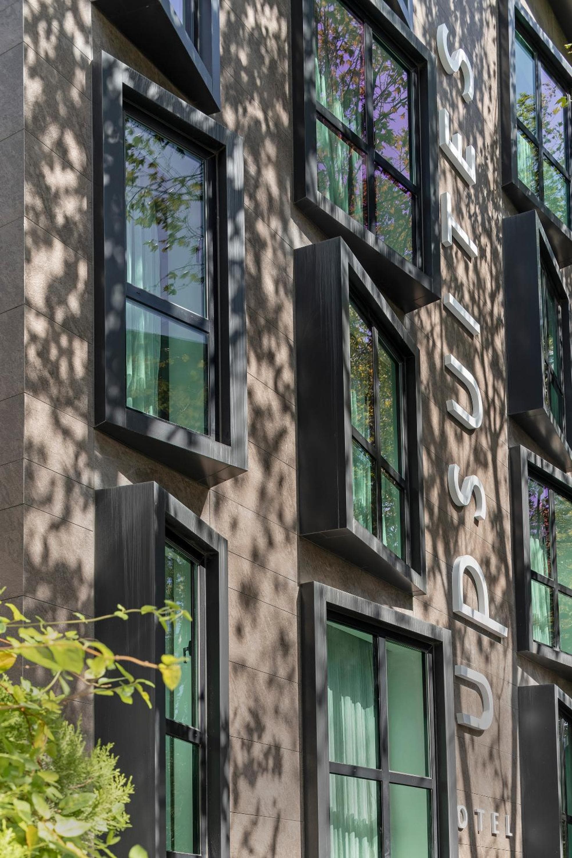 Upsuites Hotel - Image 4