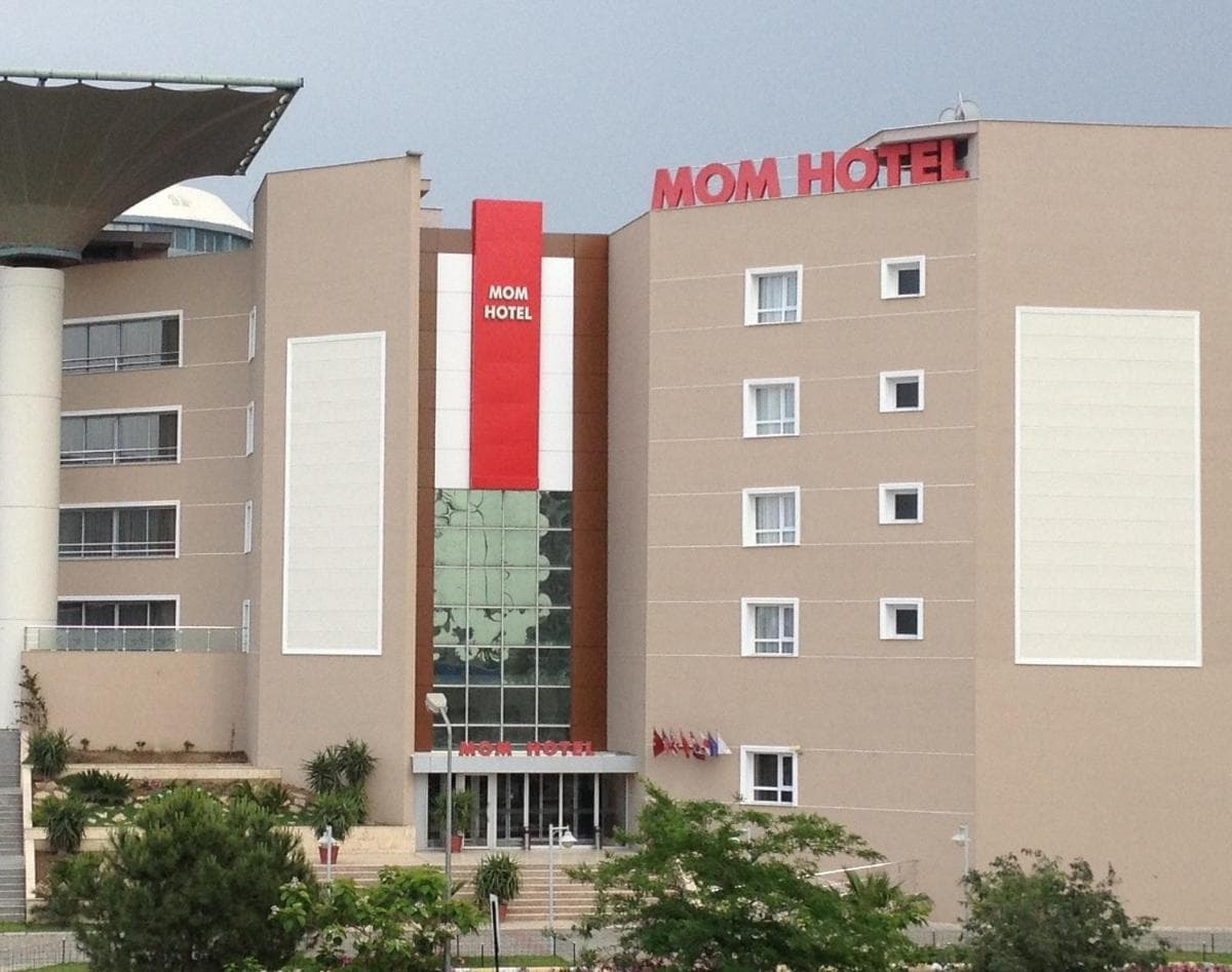 Mom Hotel - Image 1