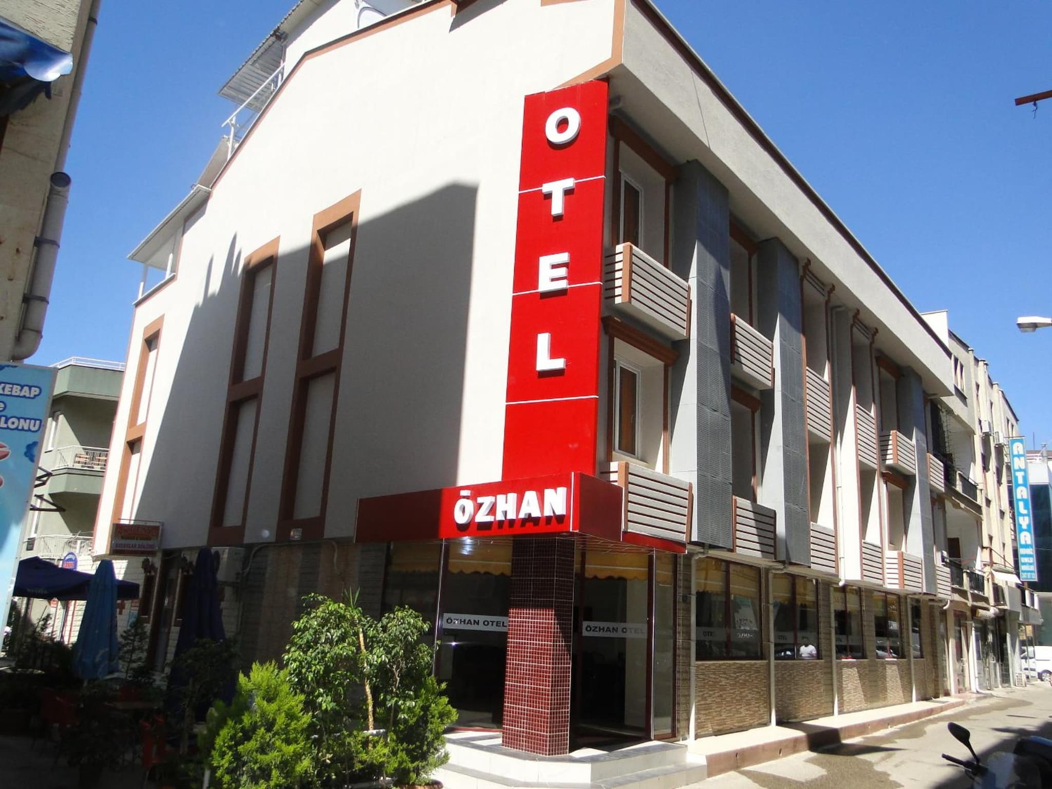 Özhan Hotel - Image 1