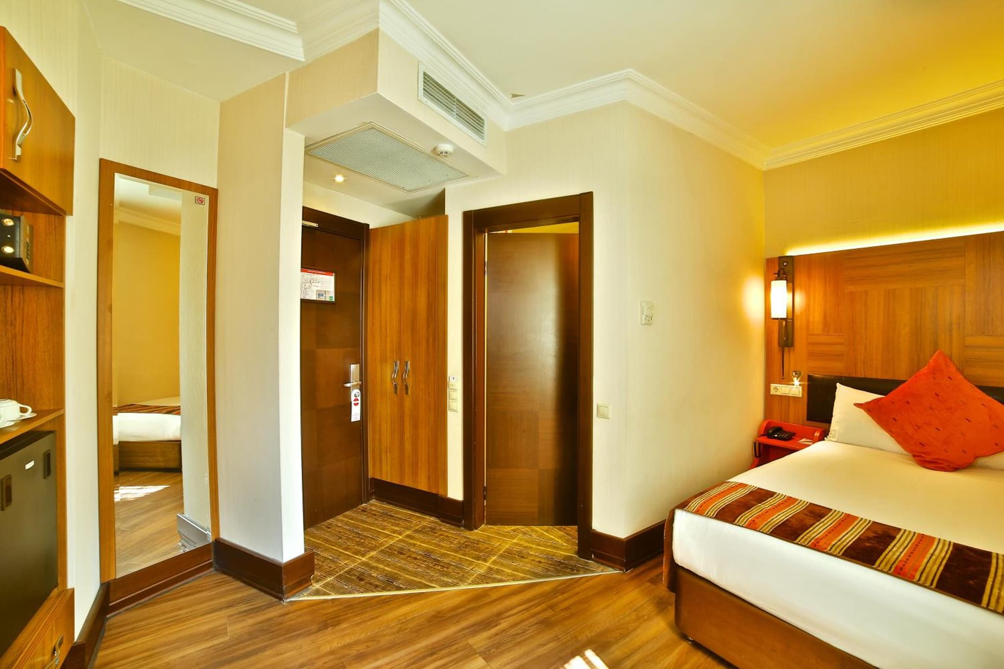 Konak Hotel Taksim - Image 2