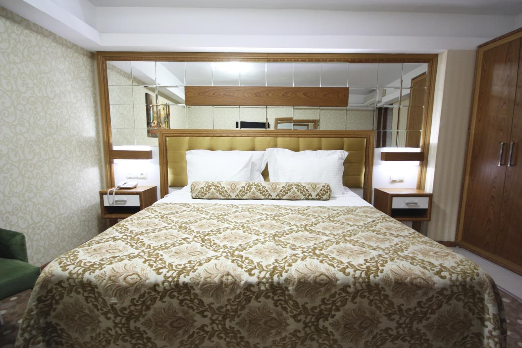 Grand Corner Boutique Hotel - Image 3