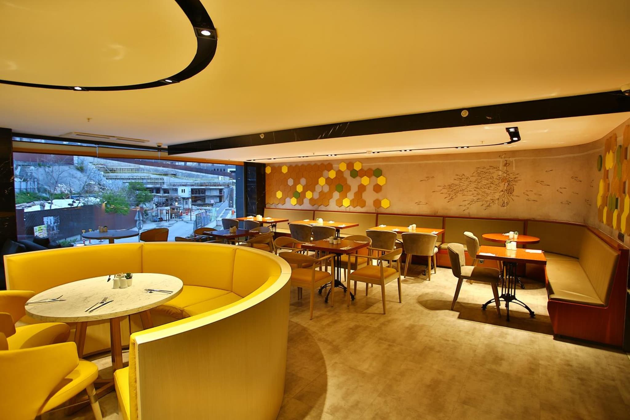 ibis Styles İstanbul Bomonti - Image 2