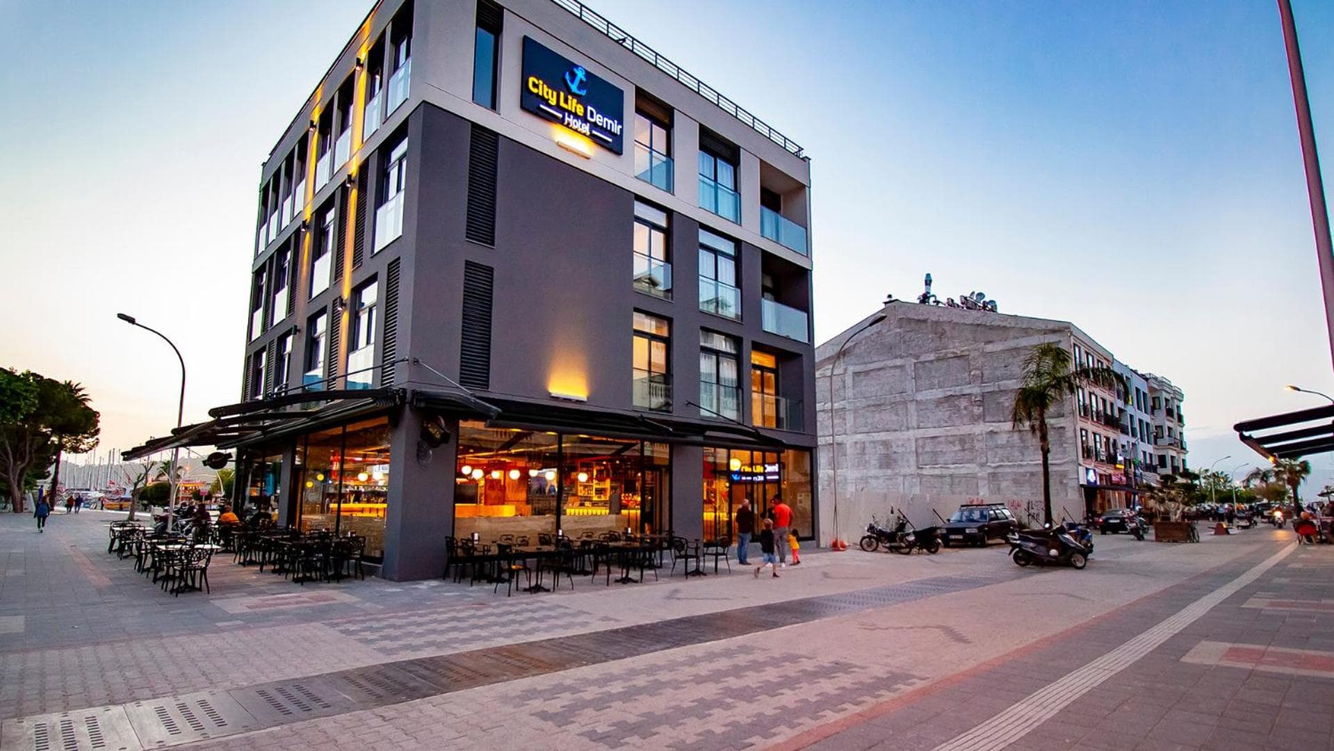 City Life Demir Otel - Image 1