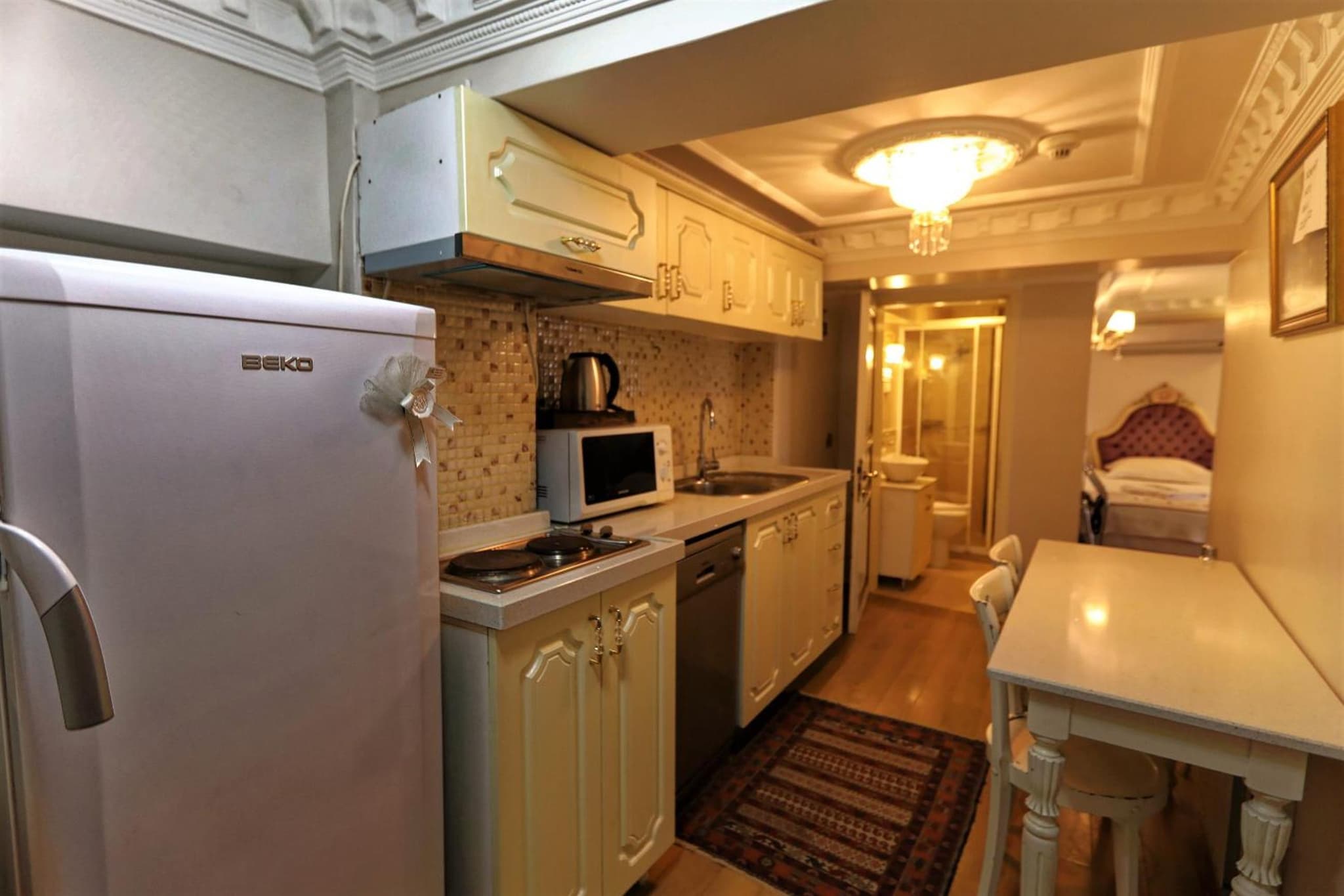 Romantic Mansion - Image 2