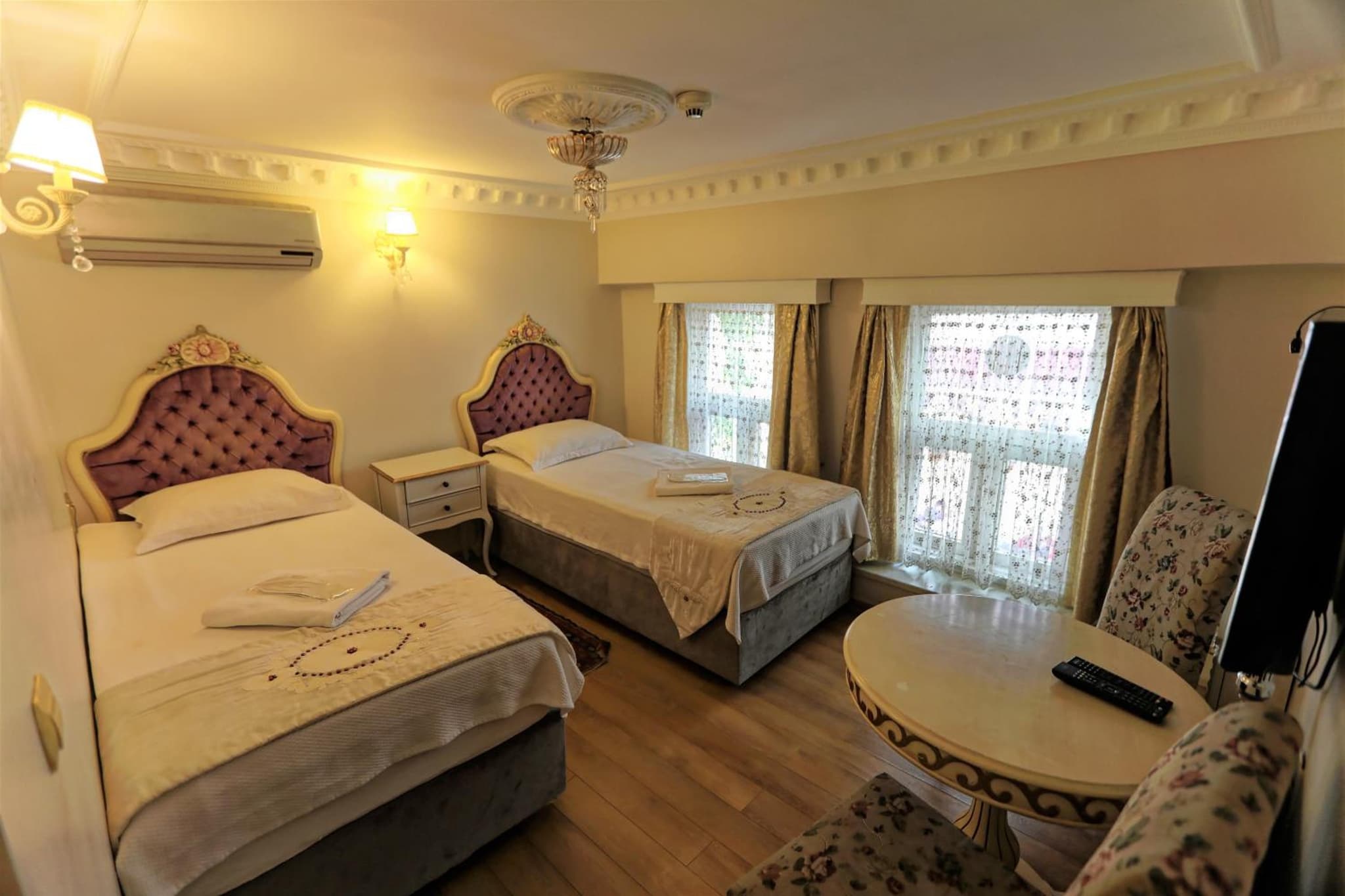 Romantic Mansion - Image 1