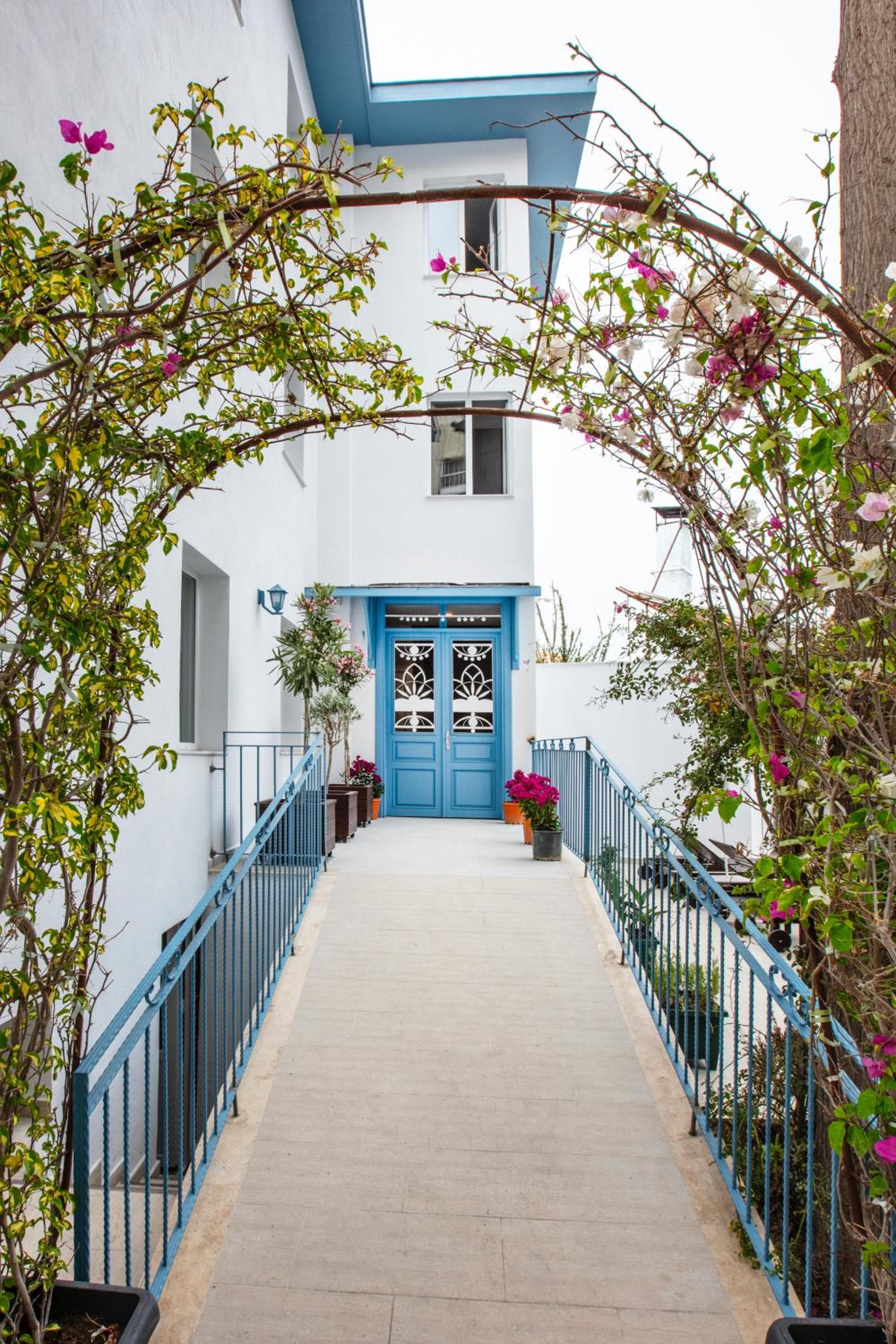 Eliada Hotel - Image 1