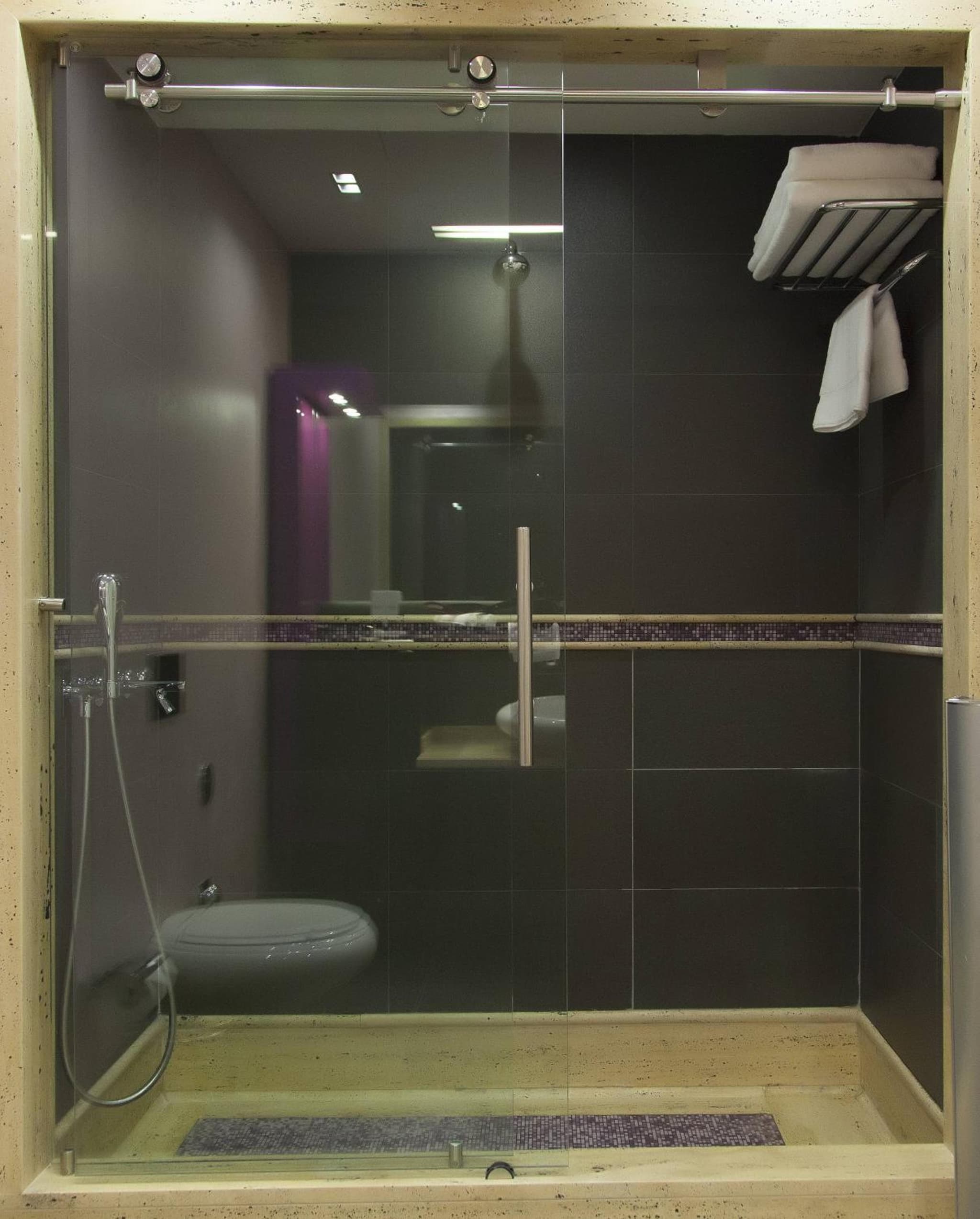 The Leos Residence - Image 2