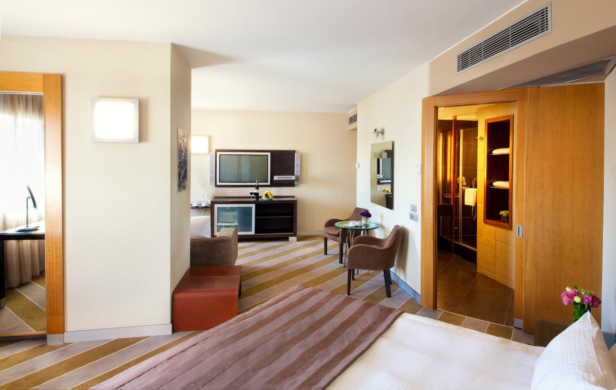 Point Hotel Taksim - Image 1