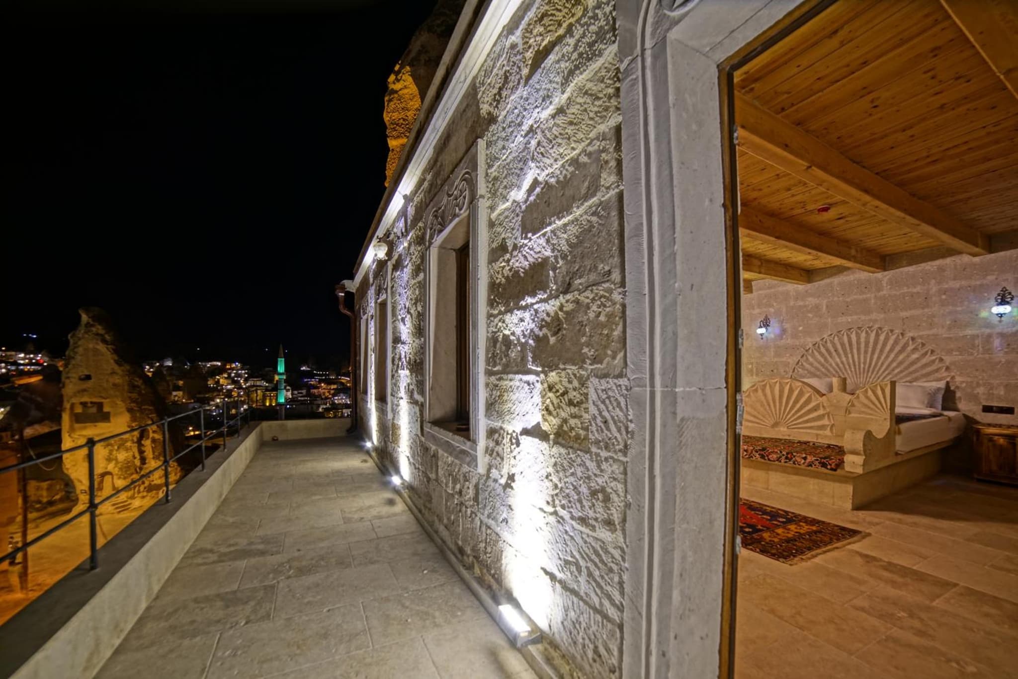 Zeus Cave Suites - Image 3