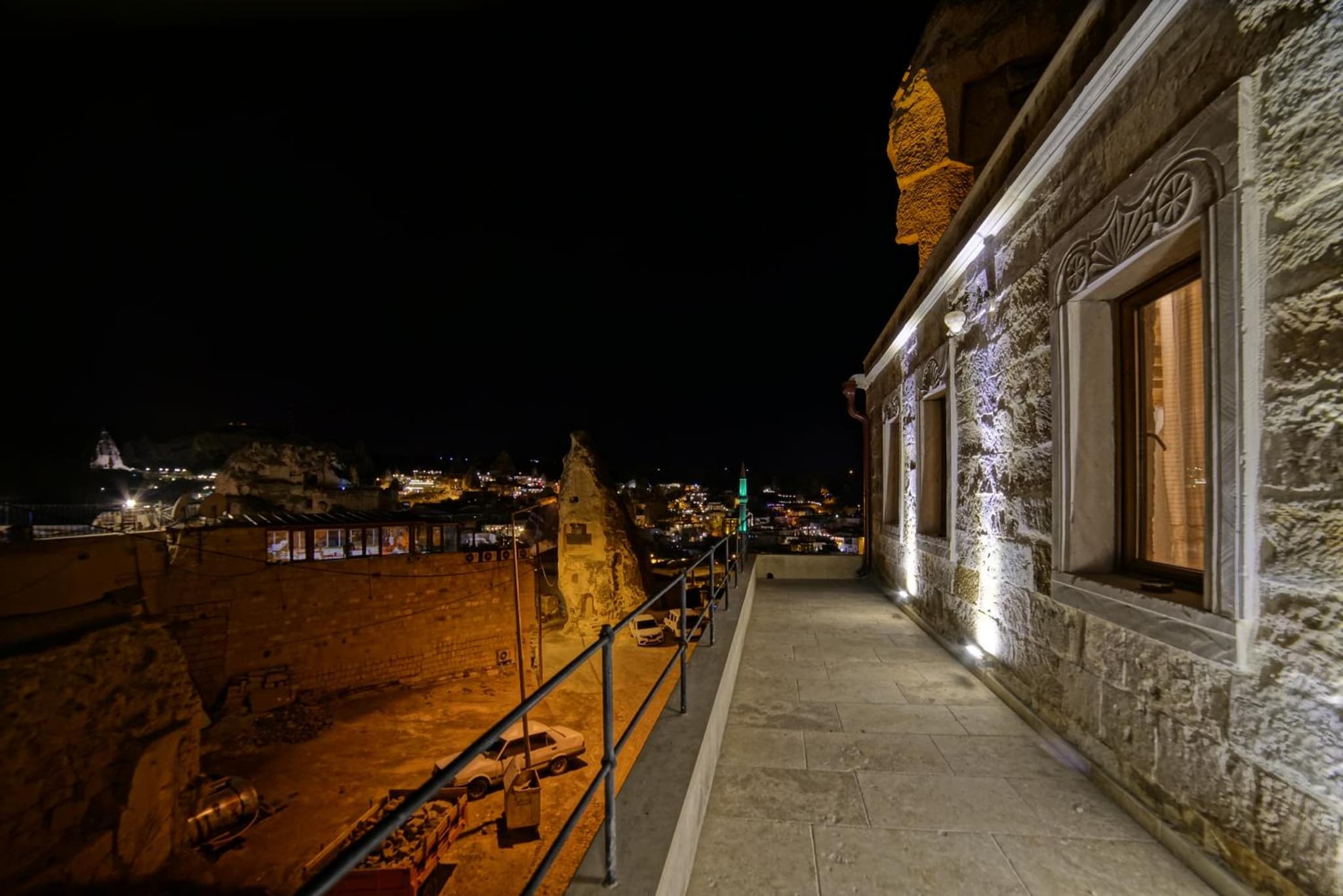 Zeus Cave Suites - Image 4