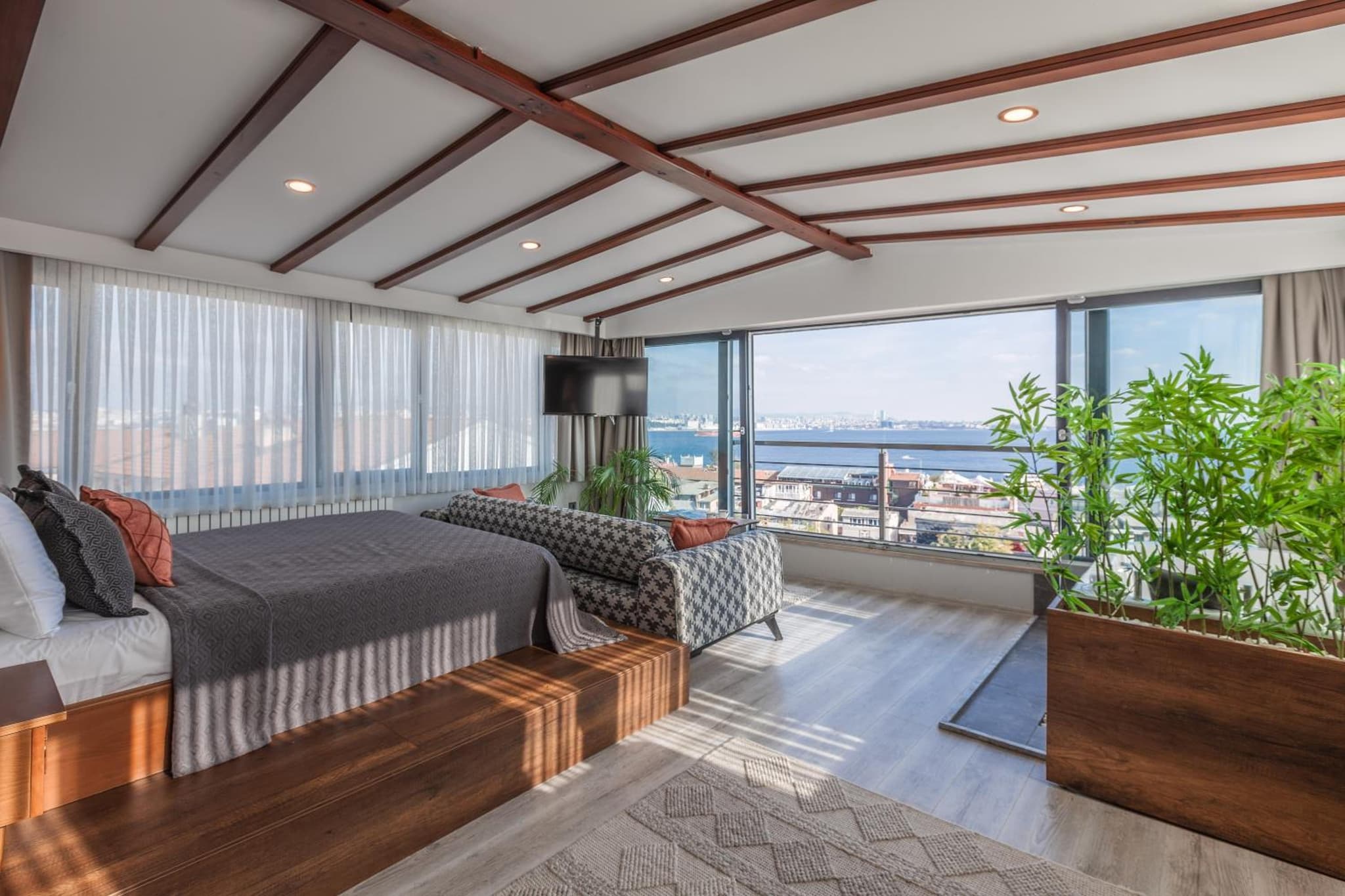 Romantic Hotel Istanbul - Image 1