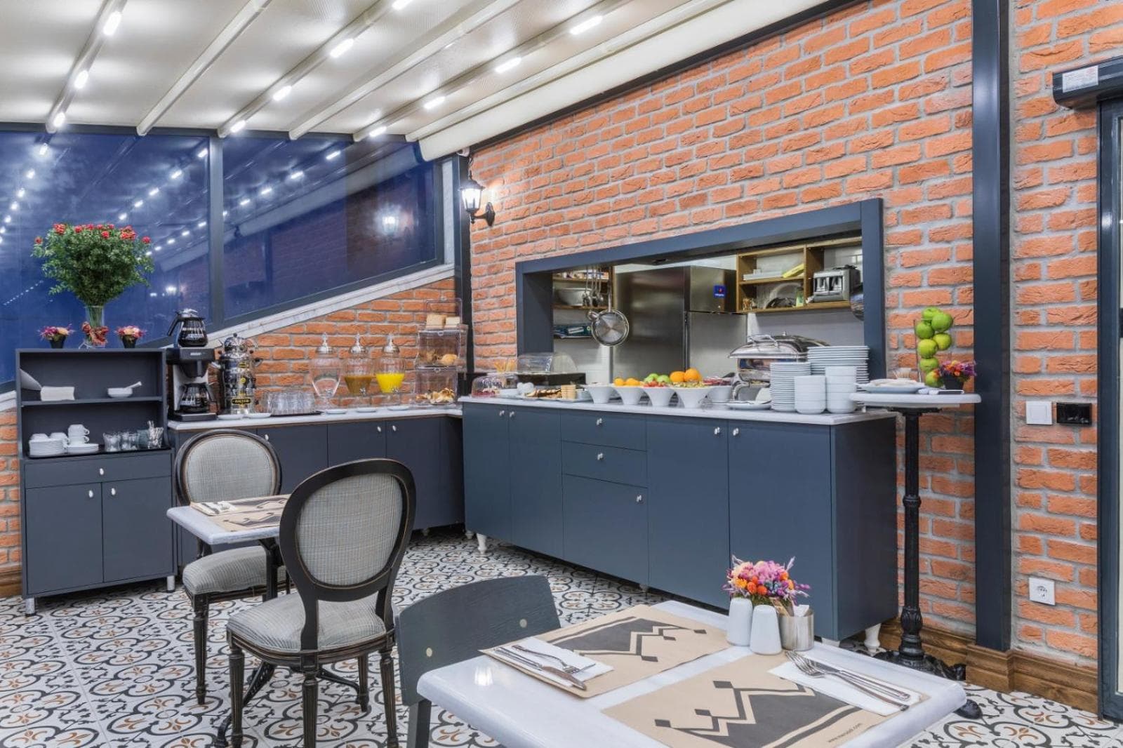 Meroddi La Porta Otel - Image 3