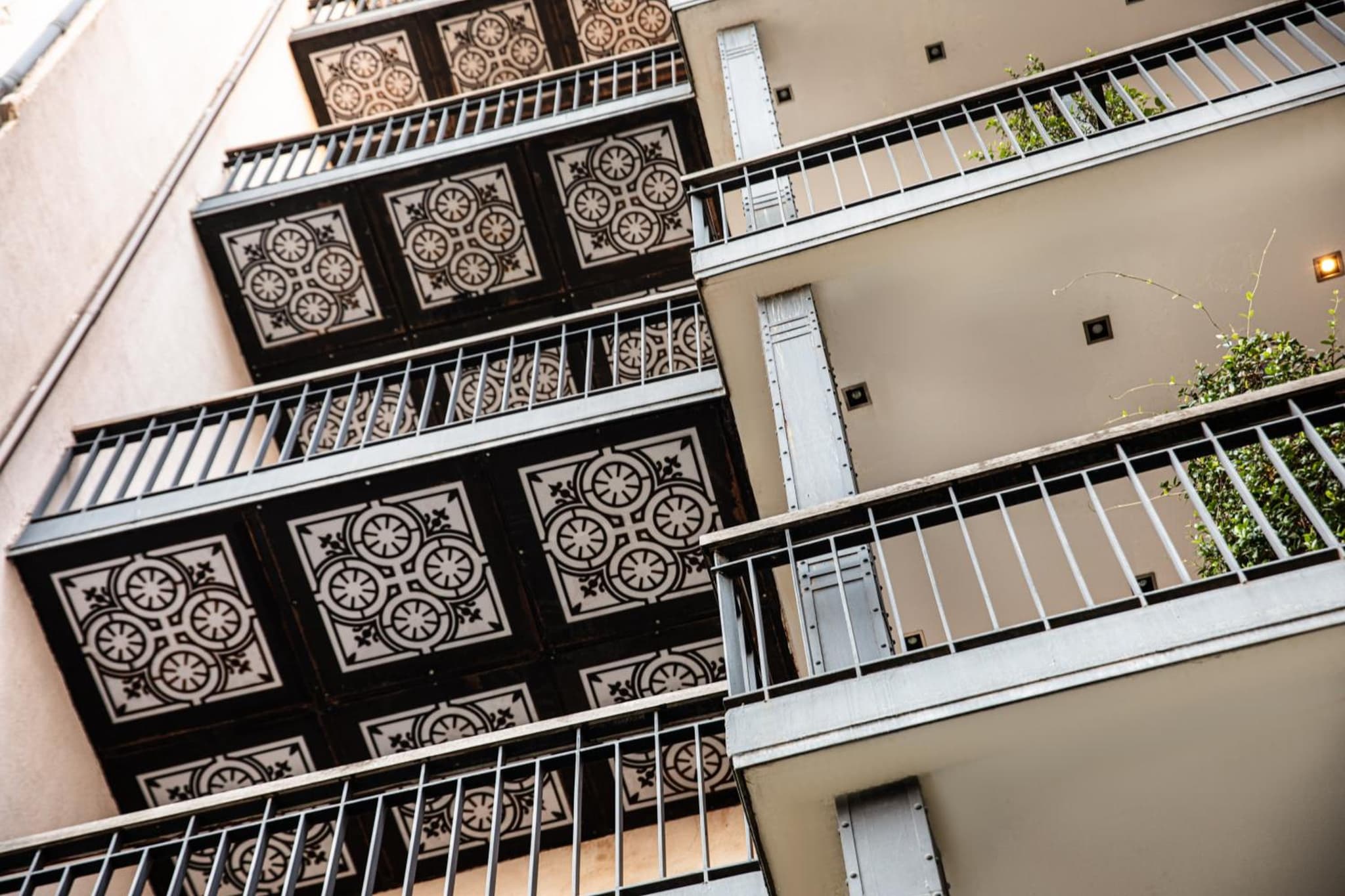 Georges Otel Galata - Image 1