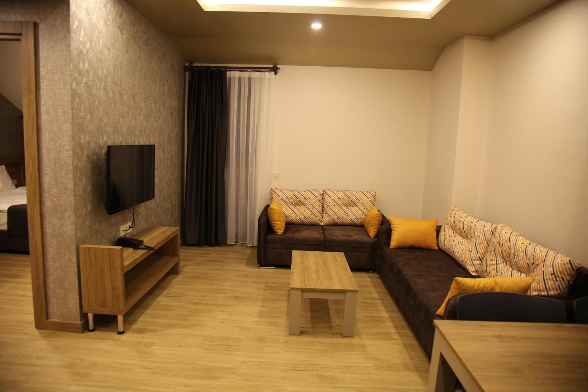 Golden World Suite Hotel - Image 2