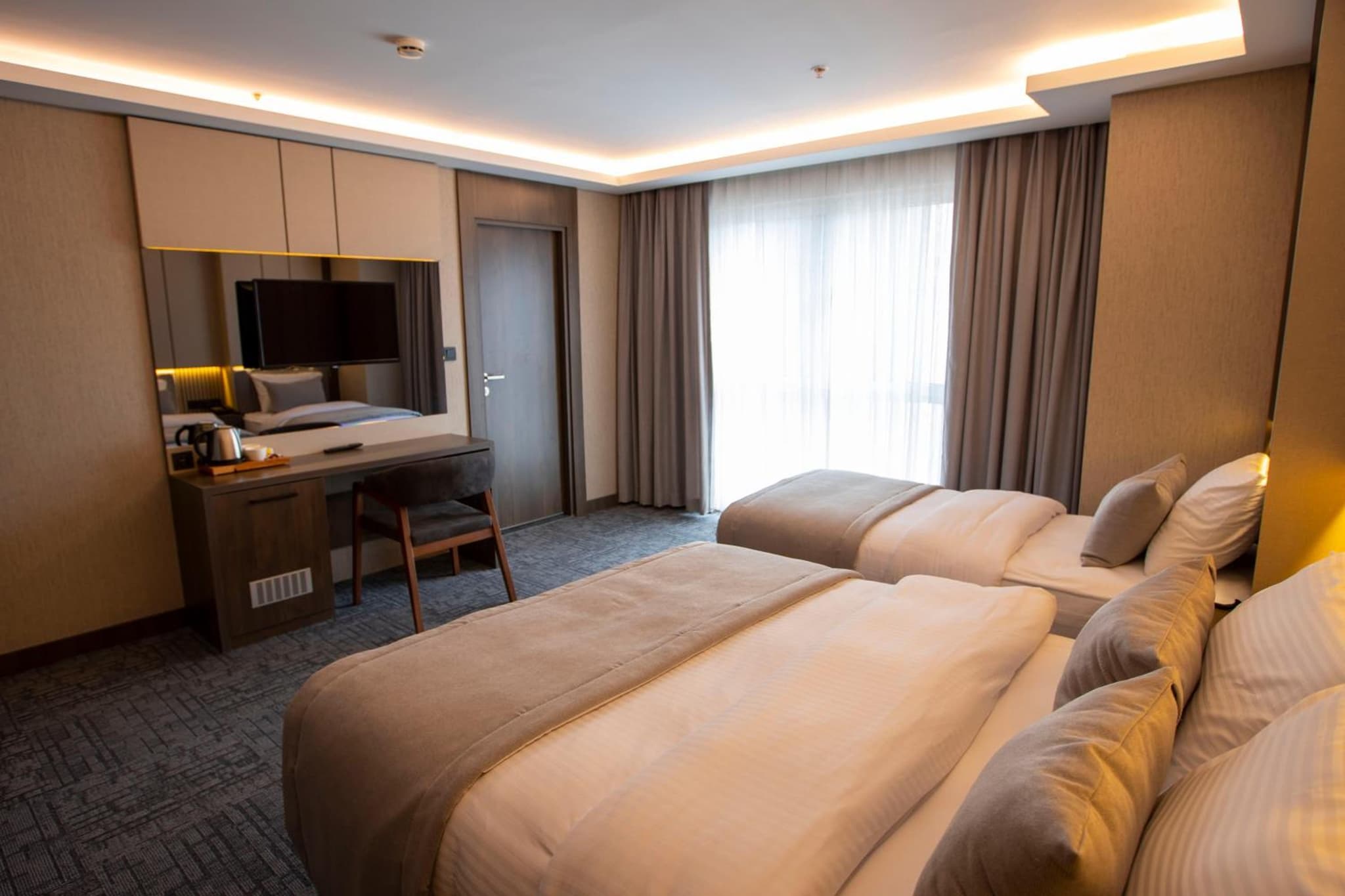 THE GREEN HOTEL - Image 3