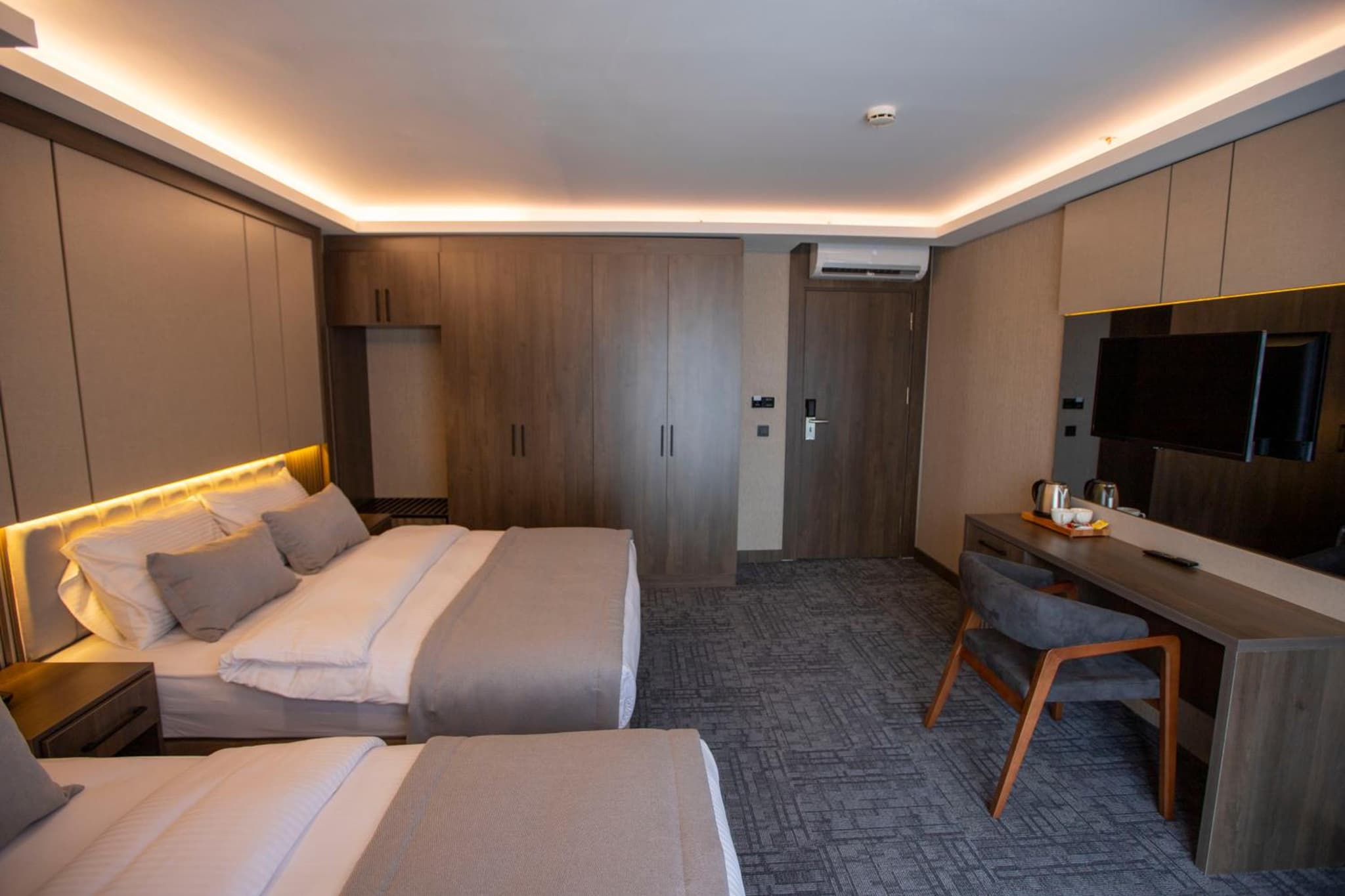 THE GREEN HOTEL - Image 1