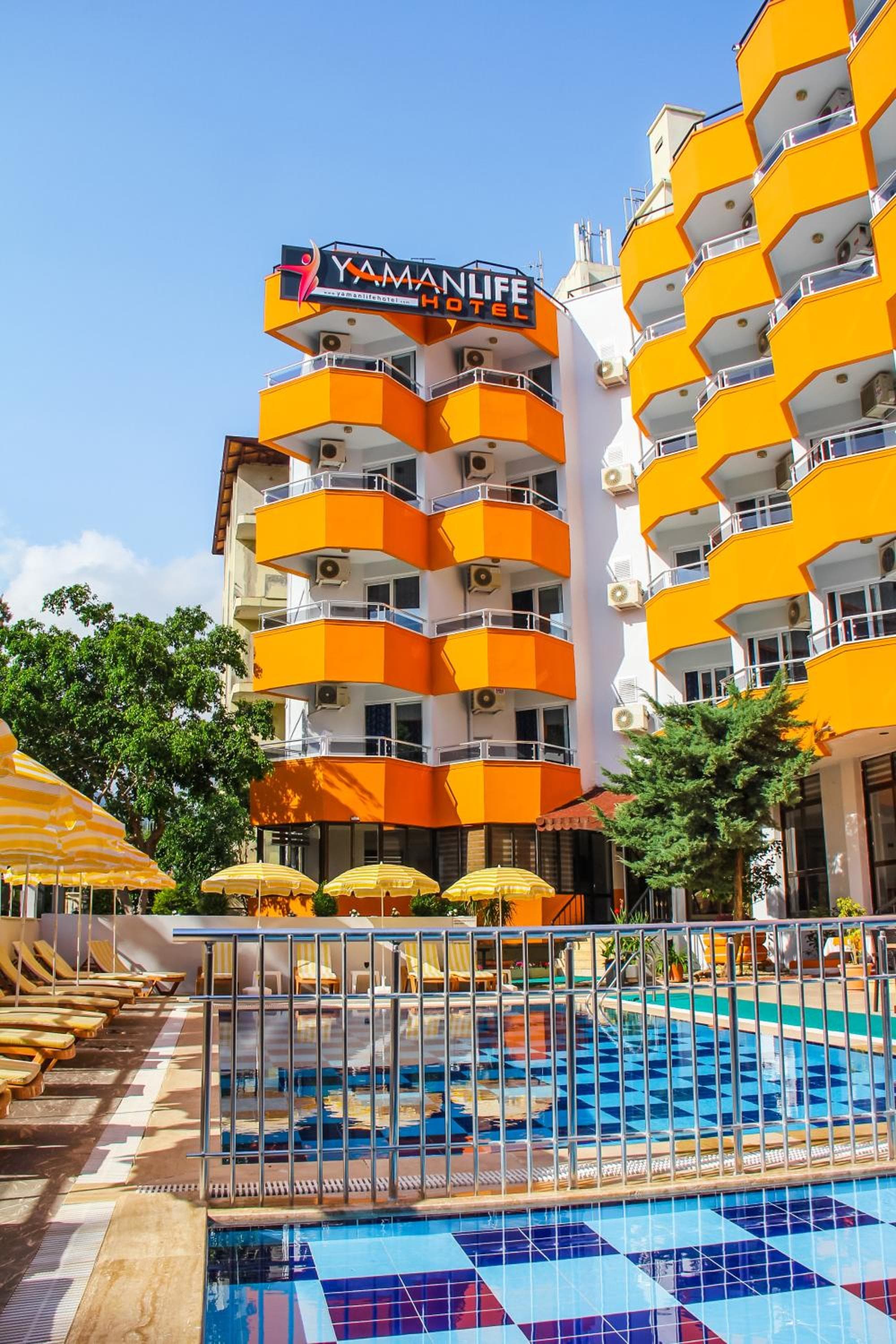 Yaman Life Hotel - Image 1