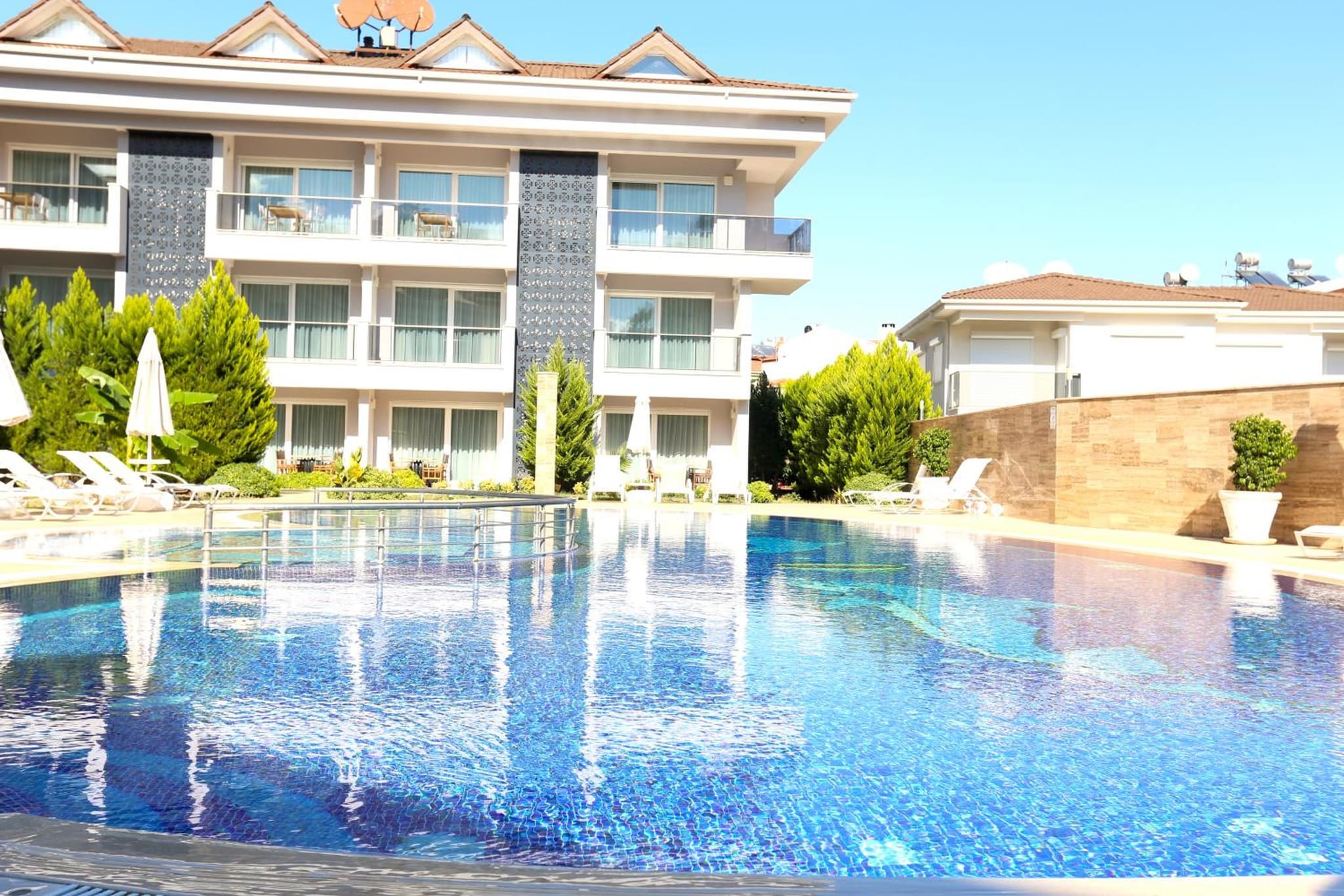 Truemar Hotels & Suites - Image 2