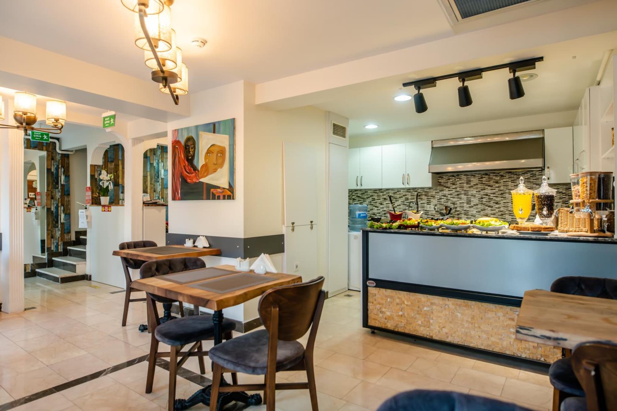 The Camelot Otel - Image 4