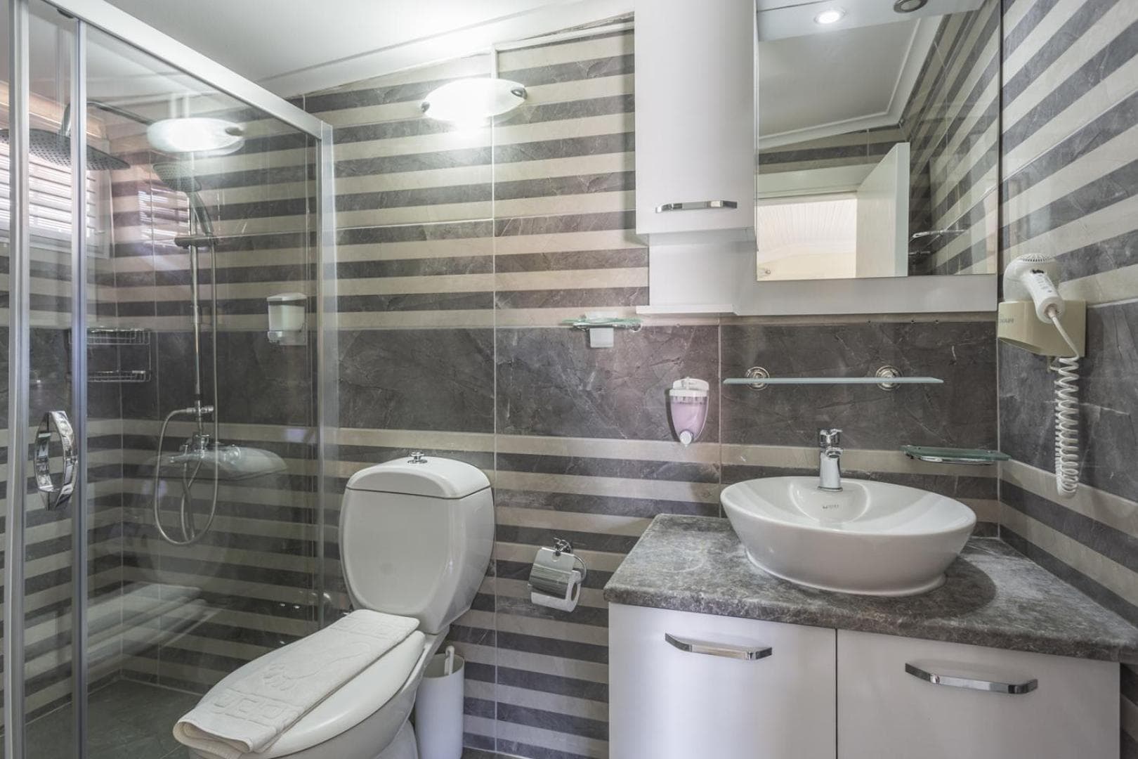 Hotel Villa Daffodil - Image 1