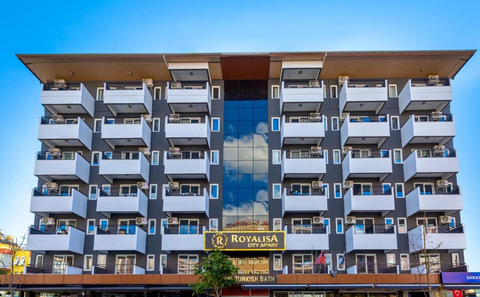 Royalisa City Apart Hotel - Image 1