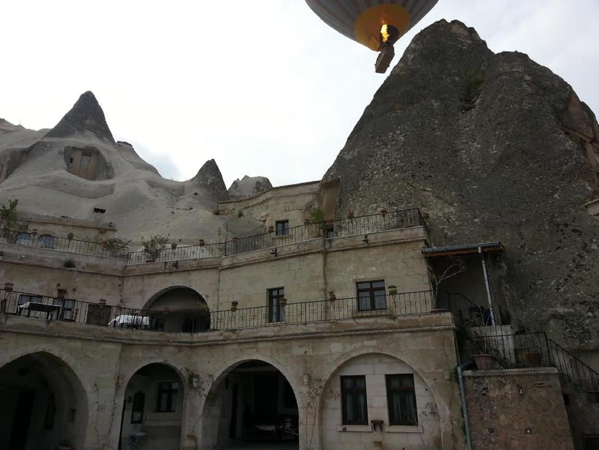 Local Cave House Hotel - Image 1