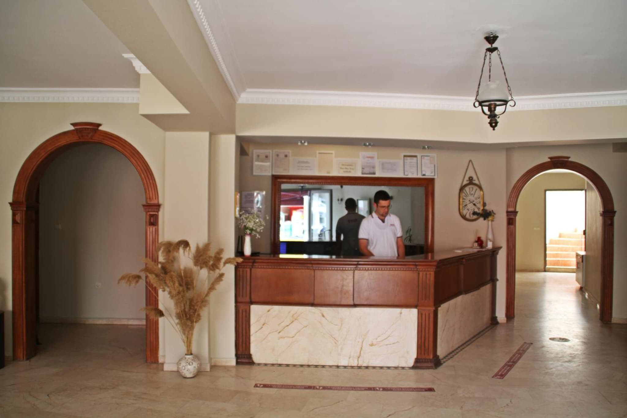 Rosy Suites Hotel - Image 1