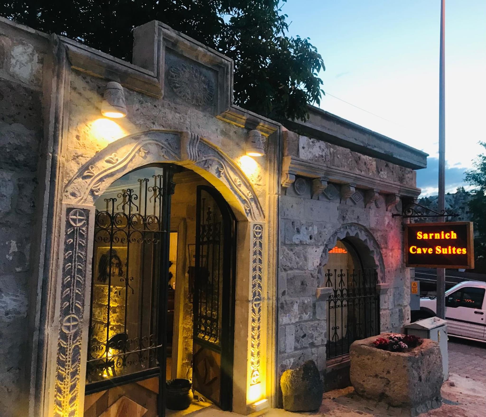 Sarnich Cave Suites - Image 1