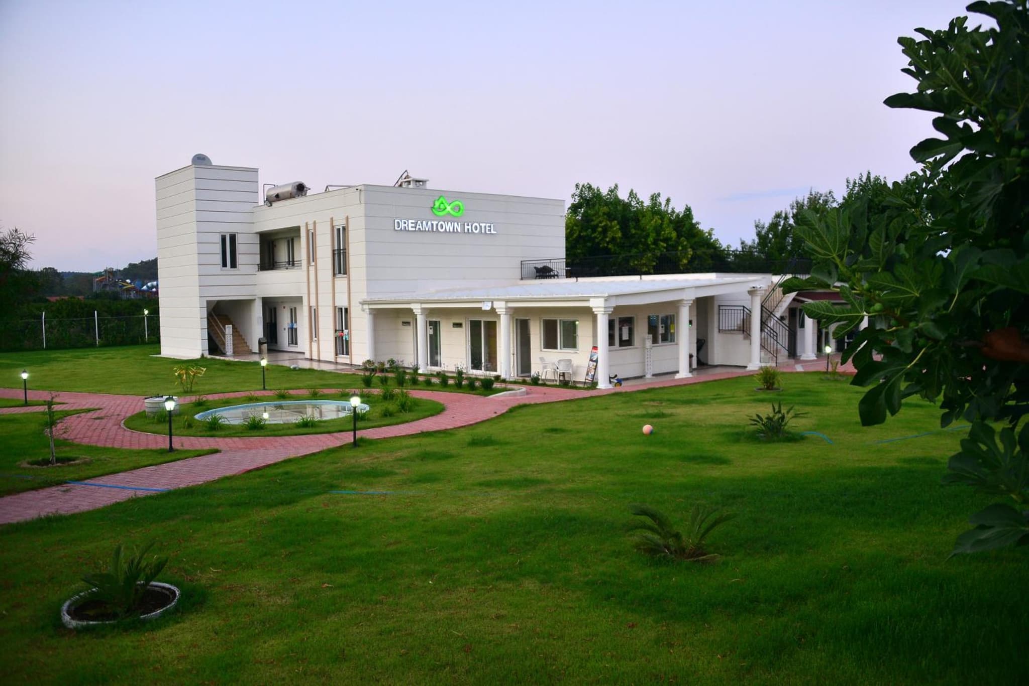 Dream Town Hotel&Restaurant - Image 1