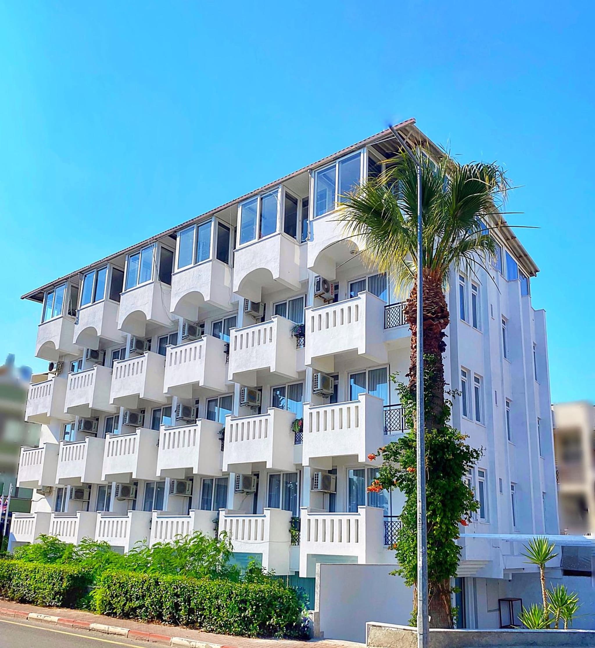 Royal City Hotel - Image 1