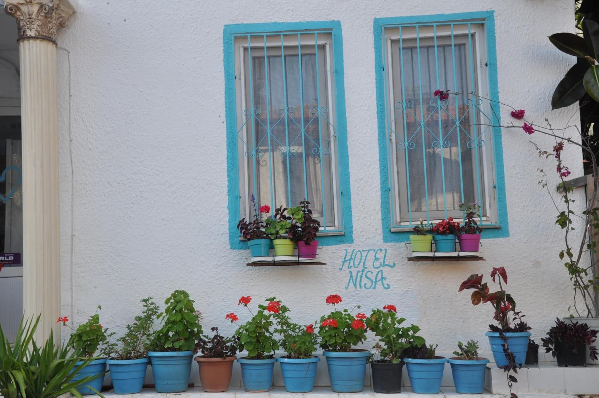 Hotel Nisa - Image 1