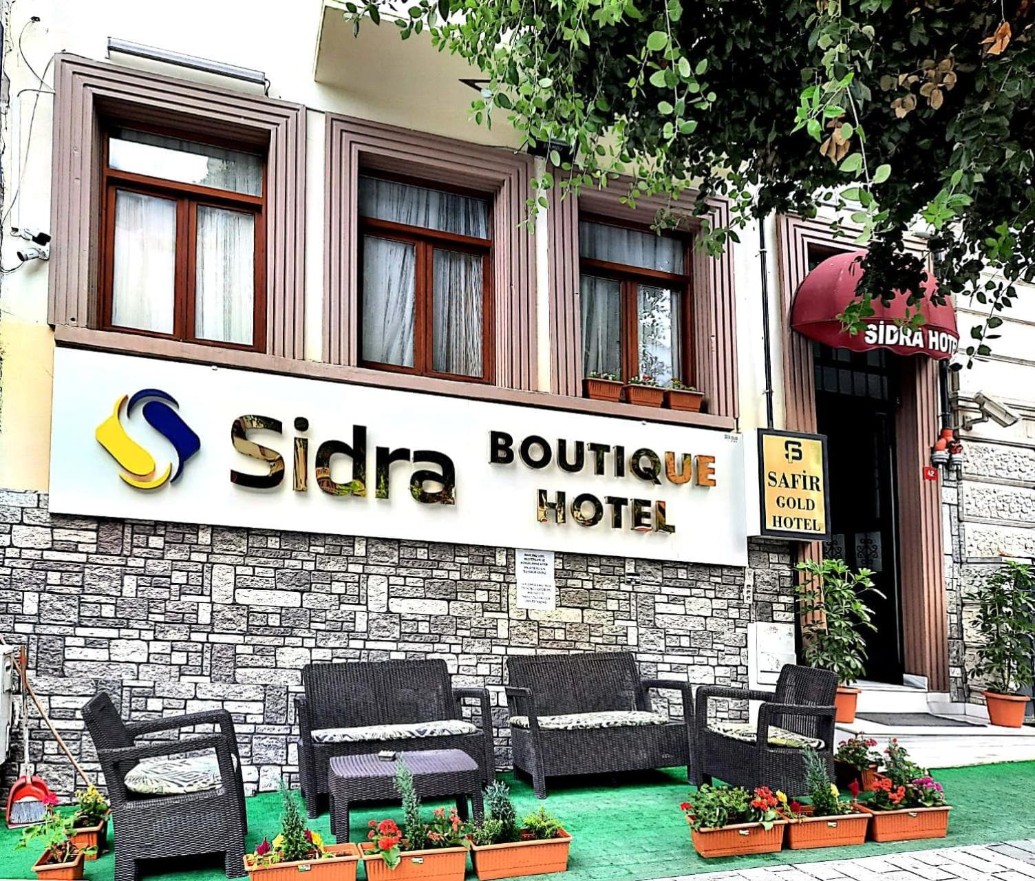 Safir Gold Hotel - Image 1