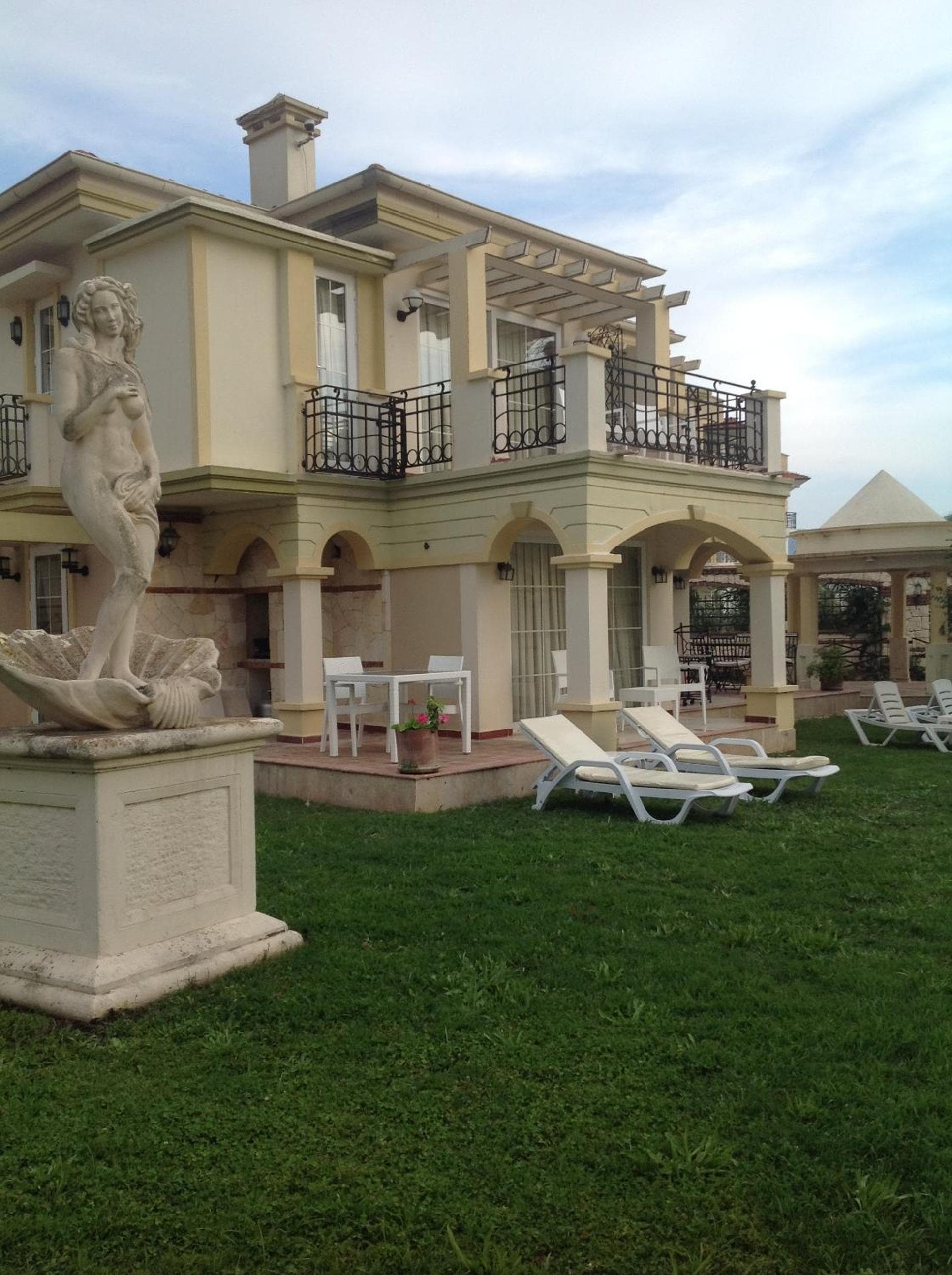 Villa B & D - Image 1