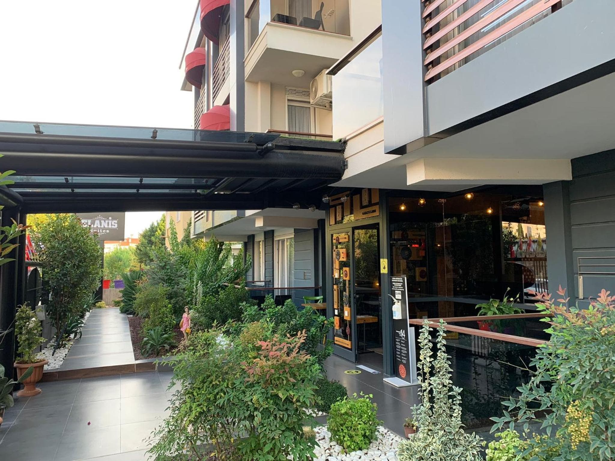 Elanis Suites - Image 1