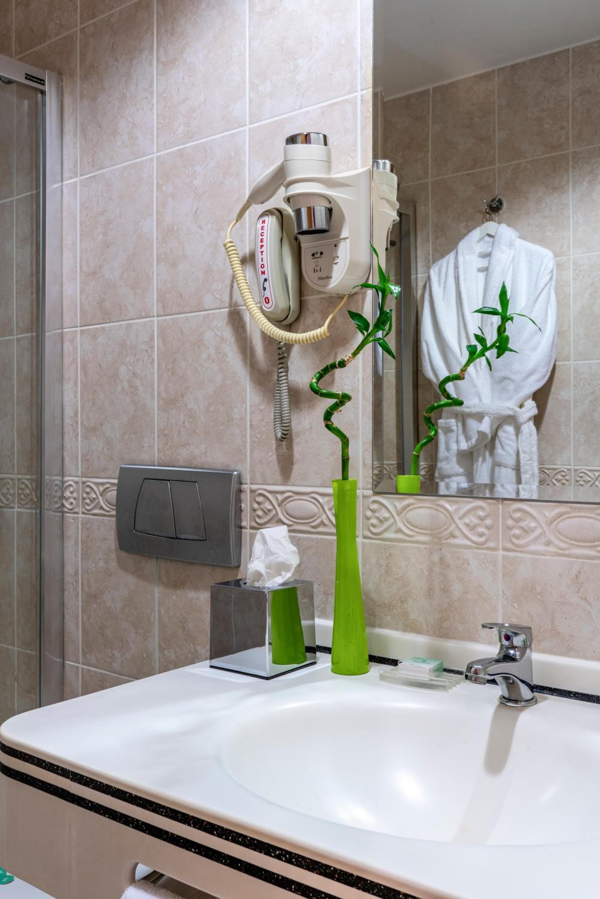 Oran Hotel - Image 2